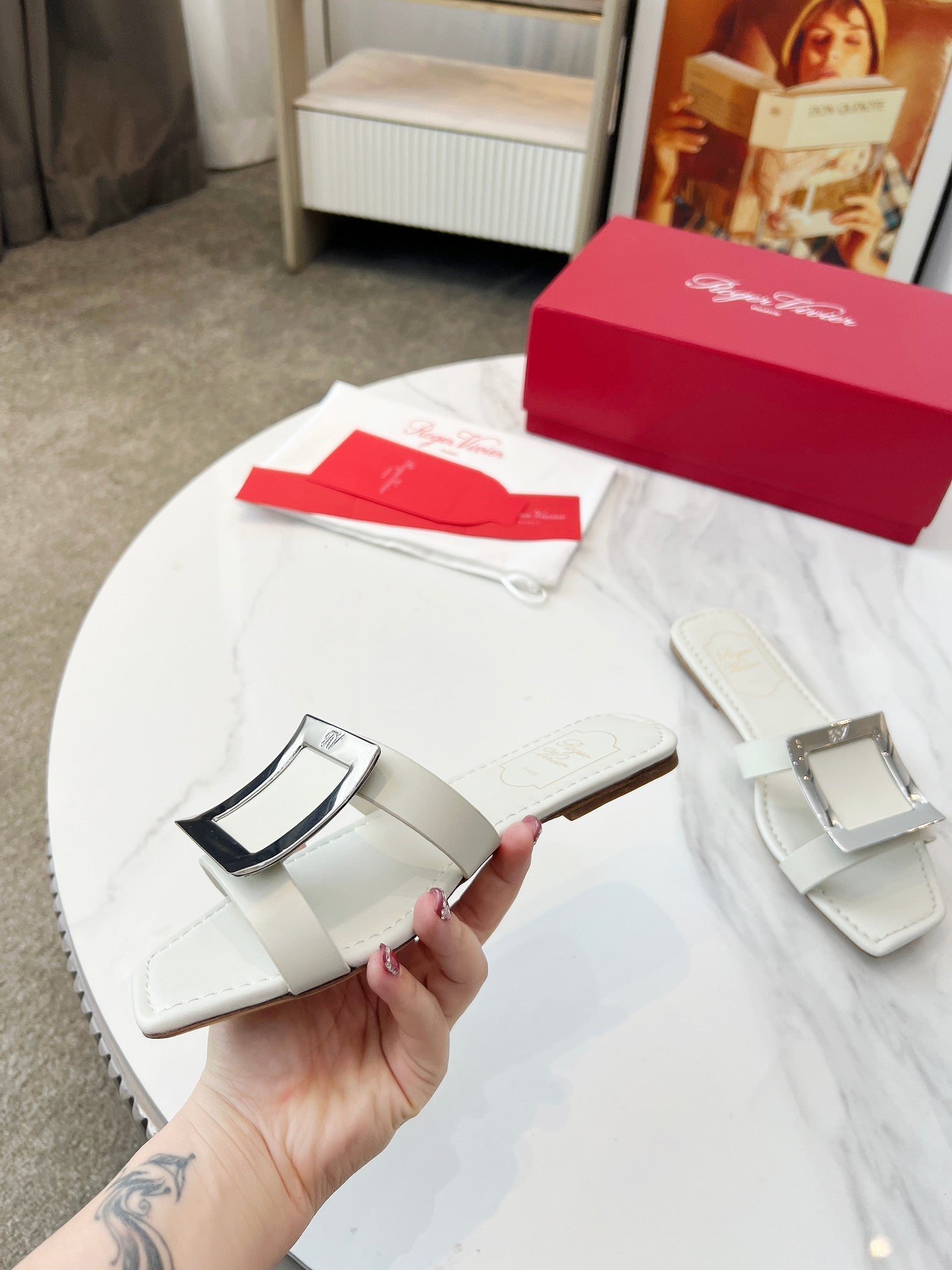 VIV' BY THE SEA MULES IN WHITE CALFSKIN SILVER BUCKLE