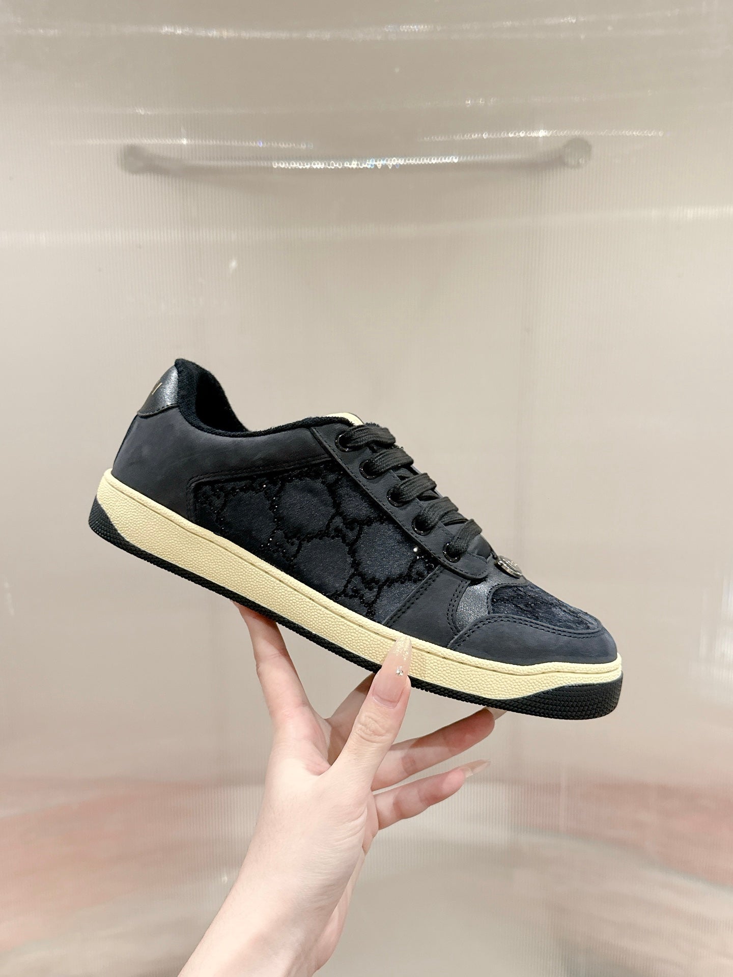 GUCCI 26S SCREENER SNEAKER IN BLACK LEATHER AND SUEDE