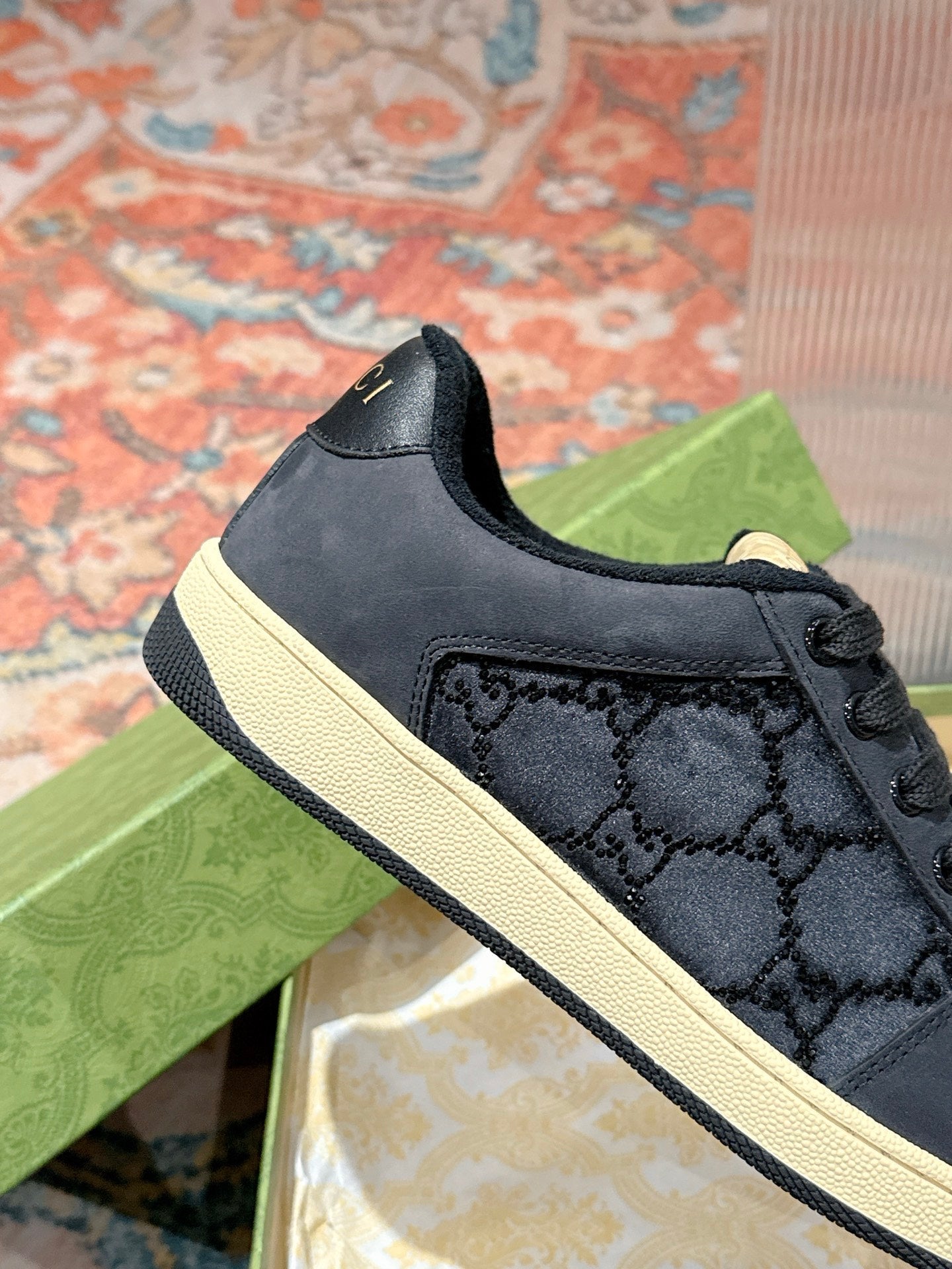 GUCCI 26S SCREENER SNEAKER IN BLACK LEATHER AND SUEDE