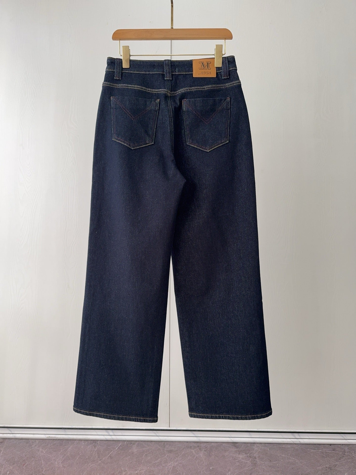 MAX MARA 25S STRAIGHT-LEG JEANS WITH SHEEPSKIN LINING 059