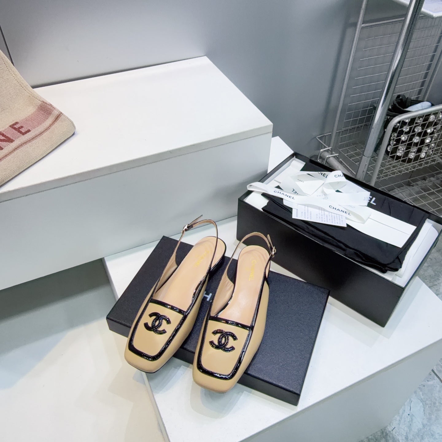 CHANEL 26S SLINGBACK FLATS IN BEIGE CALFSKIN WITH BLACK PATENT