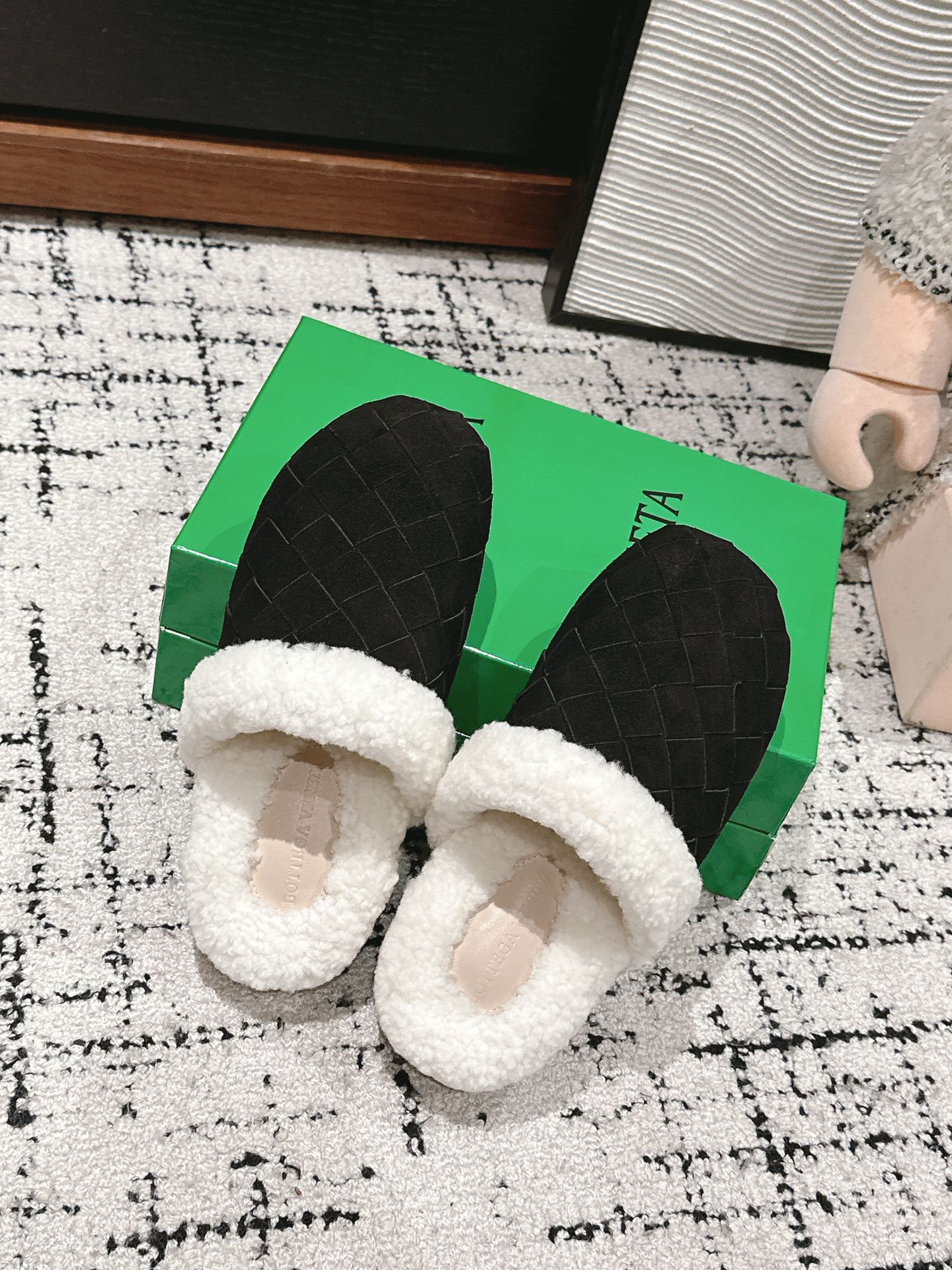 REGGIE SLIPPER IN BLACK SUEDE AND SHEARLING LINING