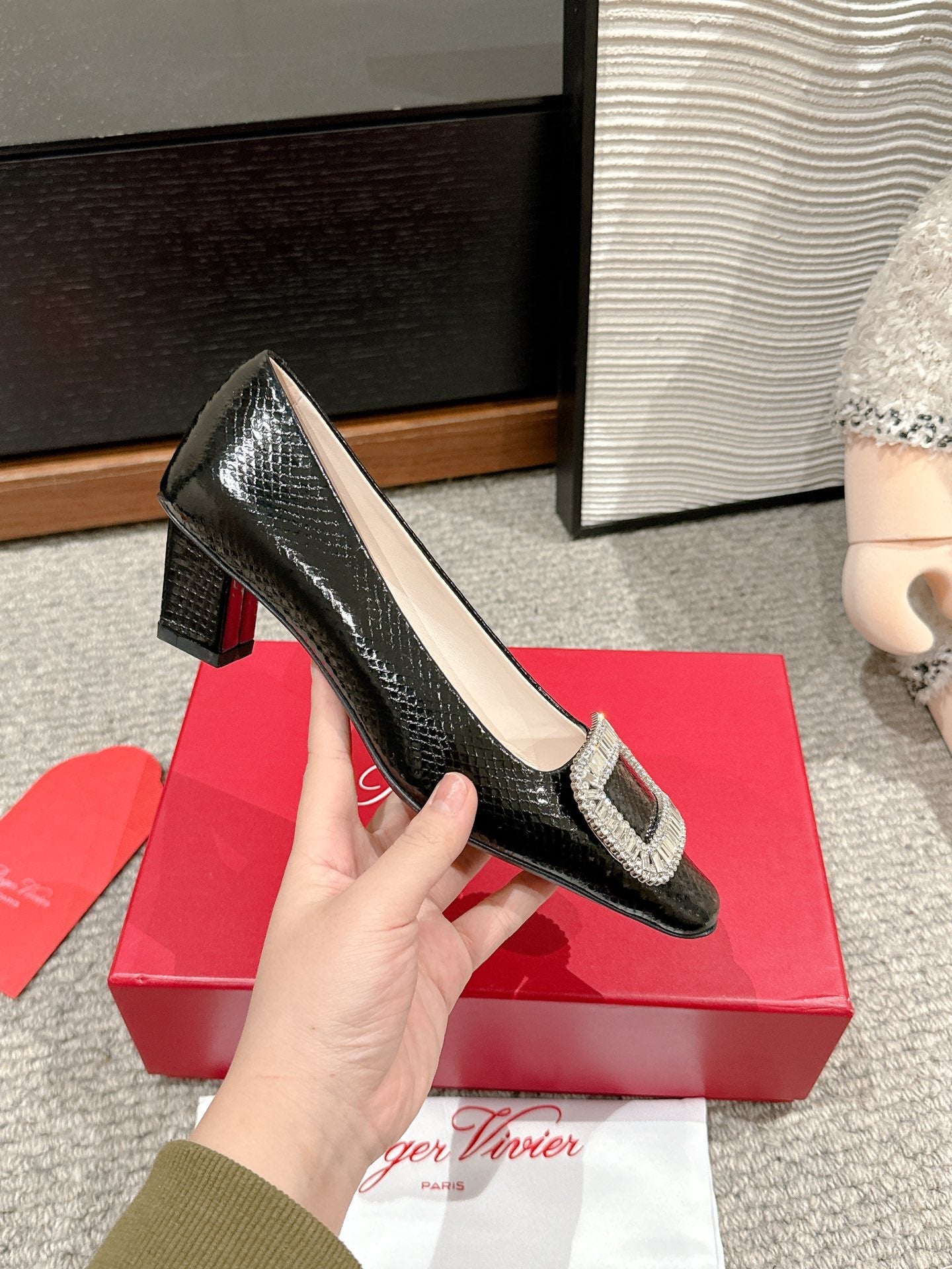 BELLE VIVIER PUMPS IN BLACK LIZARD EMBOSSED CALFSKIN