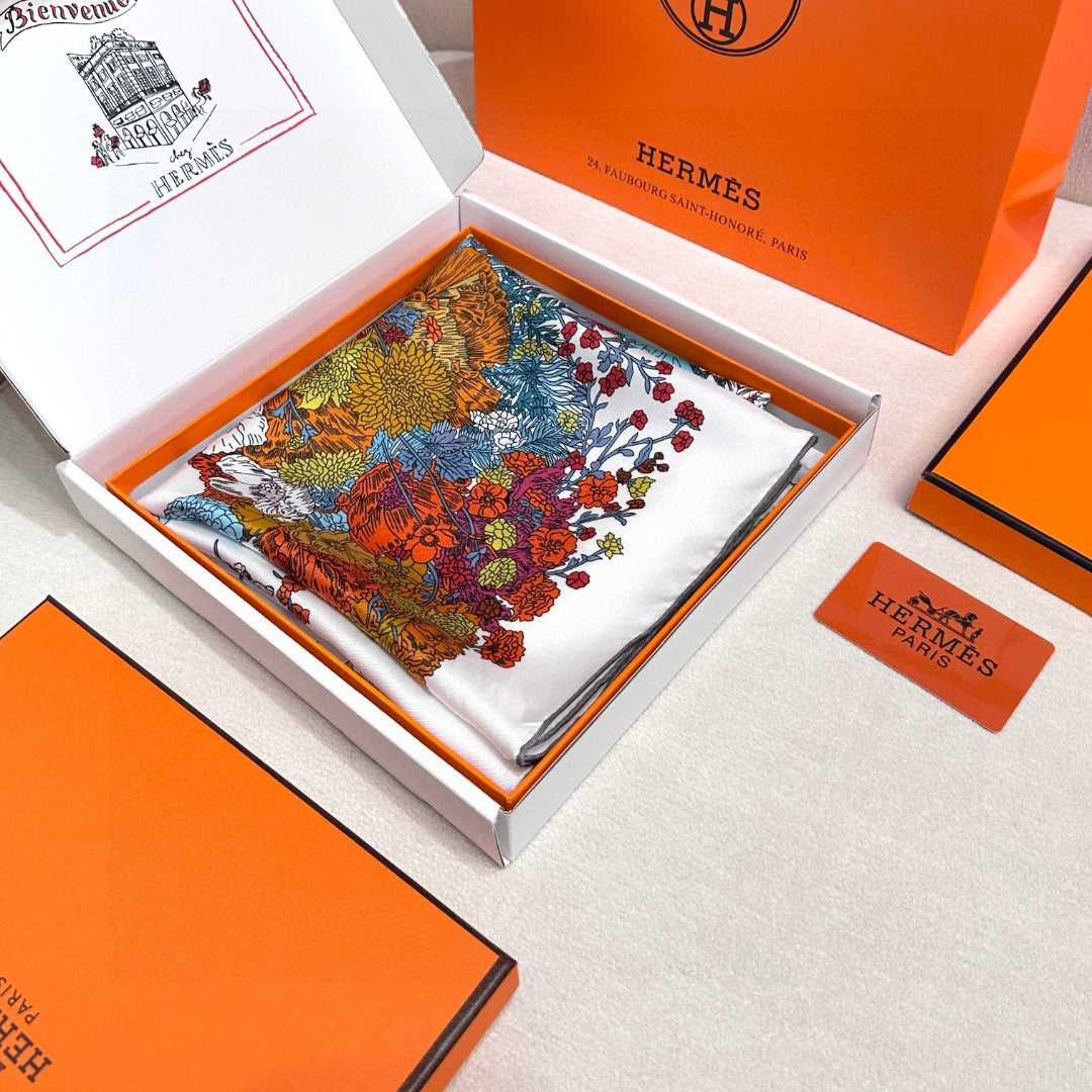 HERMES 26S PATTERNED SCARF 90 IN SILK AND CASHMERE 502224