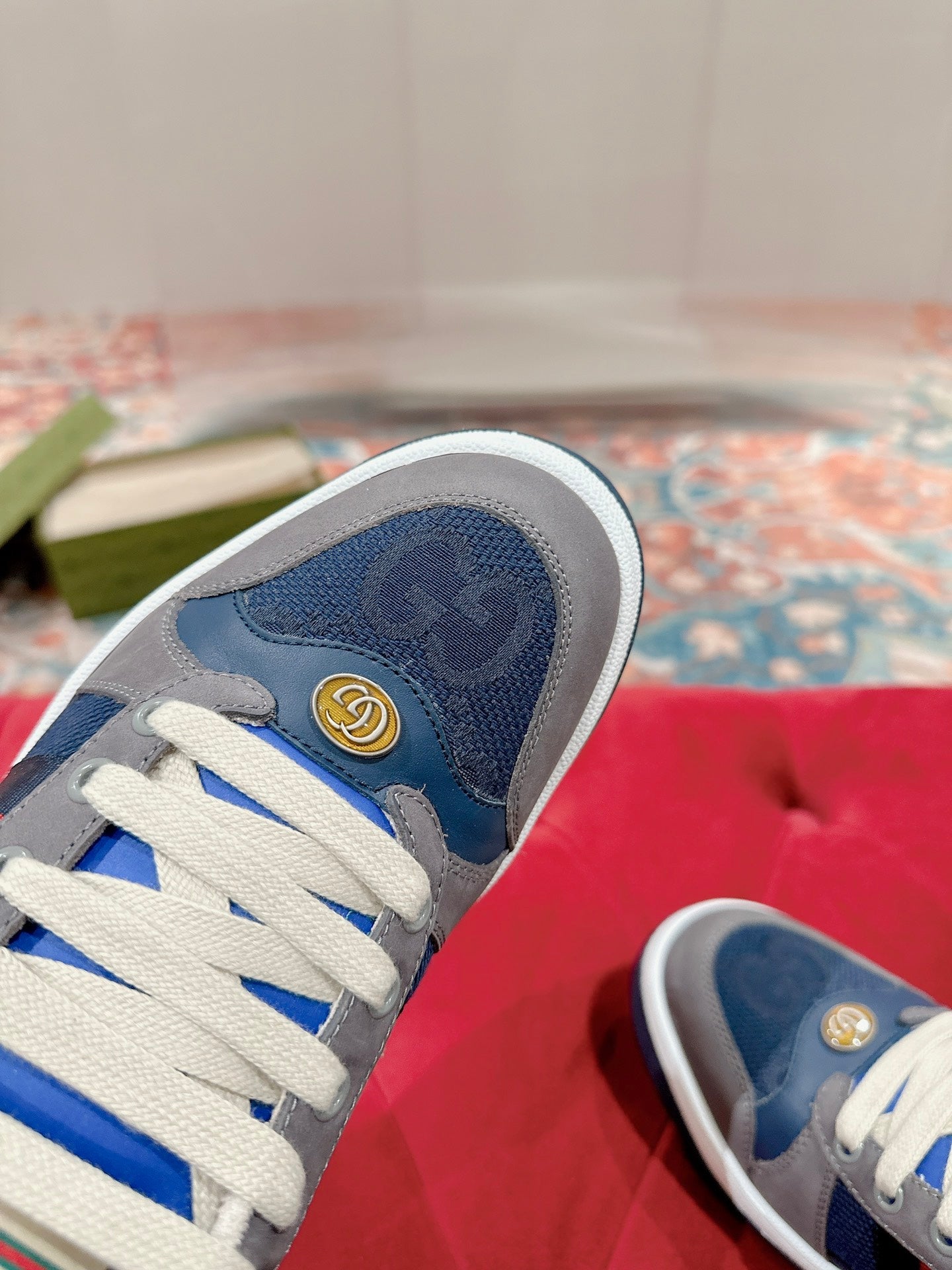 GUCCI 26S SCREENER SNEAKER IN GREY AND BLUE LEATHER