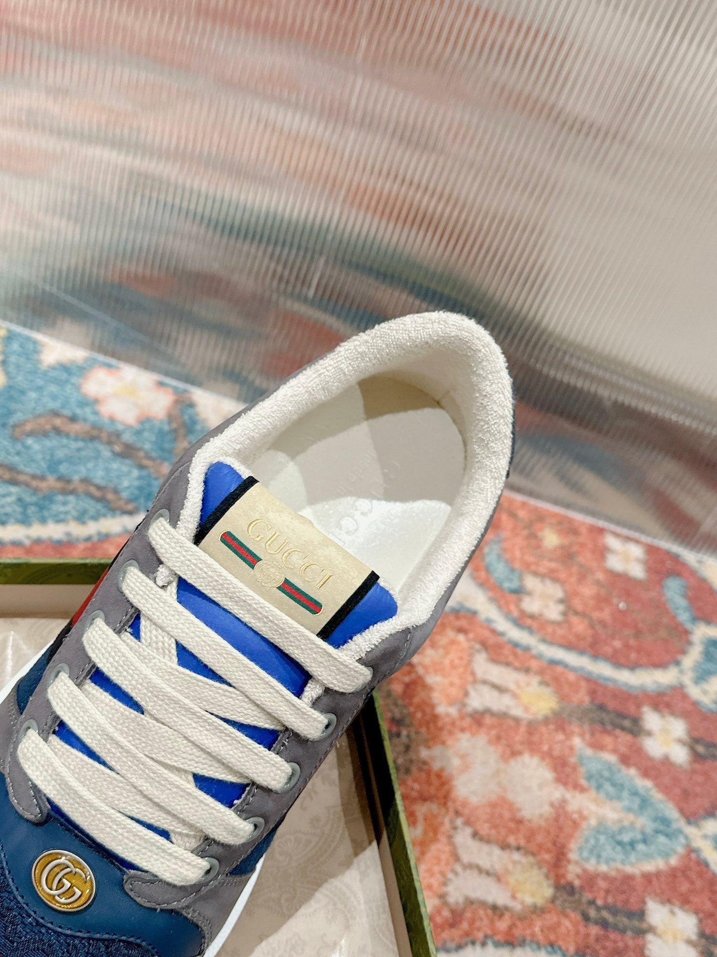 GUCCI 26S SCREENER SNEAKER IN GREY AND BLUE LEATHER
