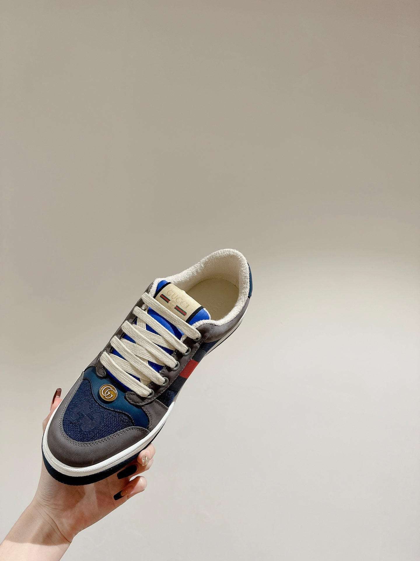 GUCCI 26S SCREENER SNEAKER IN GREY AND BLUE LEATHER