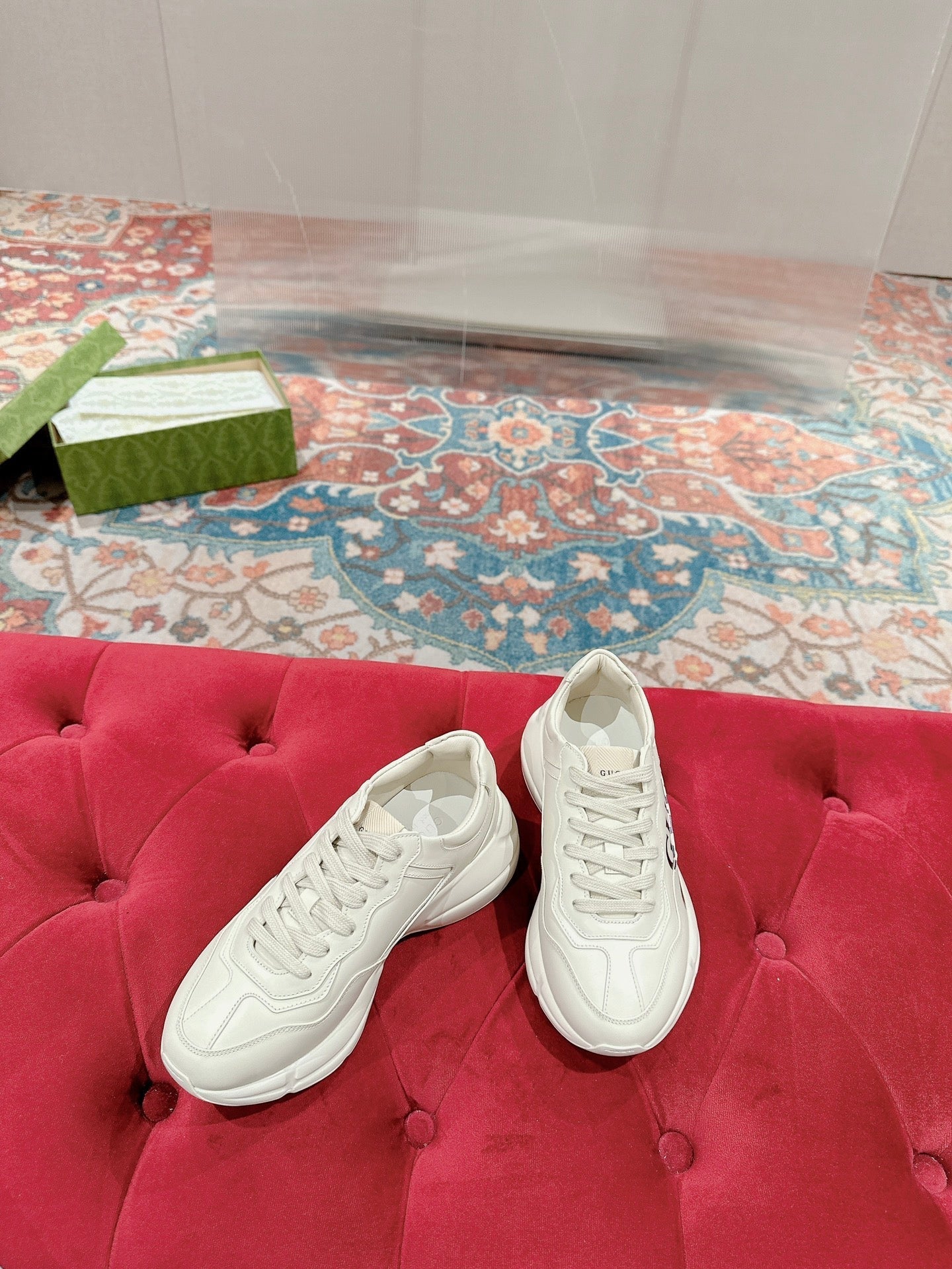 GG RHYTON TRAINER WHITE CALFSKIN WITH BEAR MOTIF