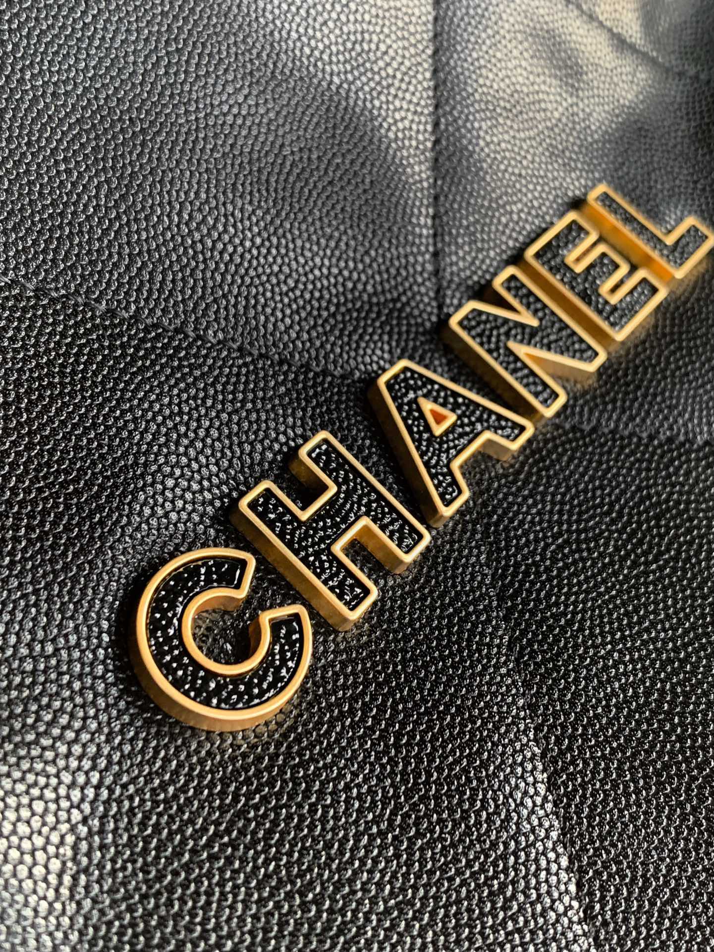 CHANEL BAG 25S 37 CM IN BLACK LAMBSKIN WITH GOLD HARDWARE