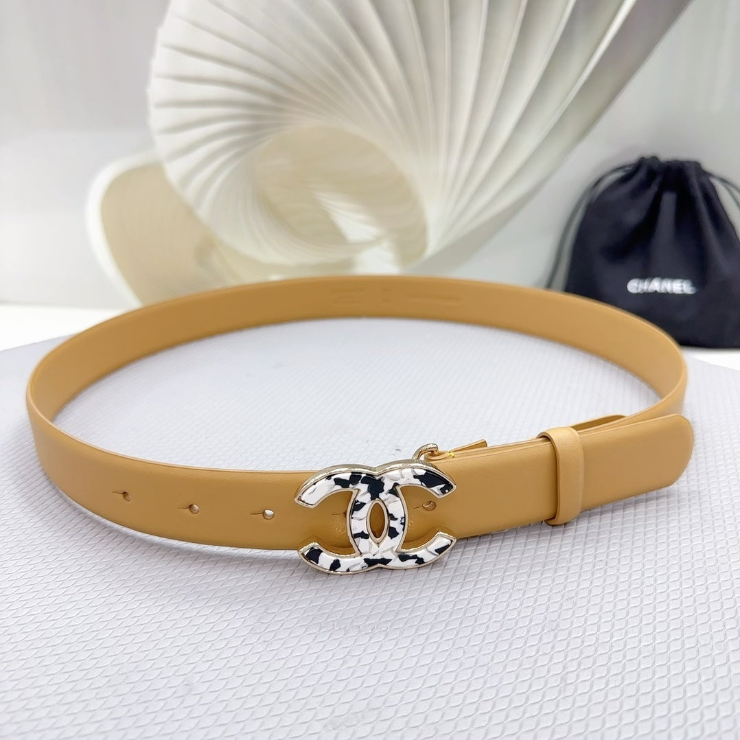 CC 30MM BELT IN GOLDENROD BROWN SHINNY CALFSKIN WHITE LOGO