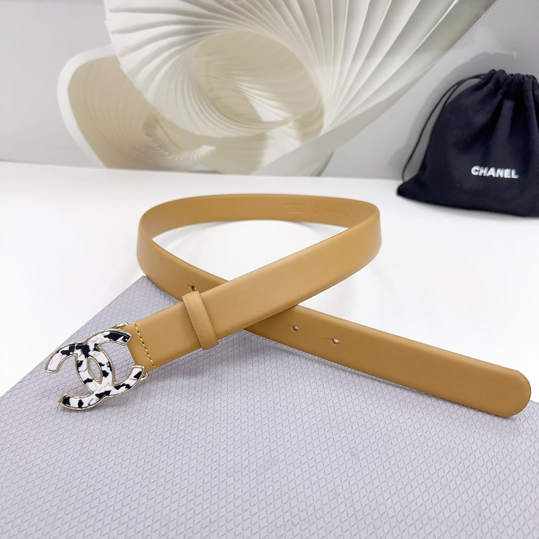 CC 30MM BELT IN GOLDENROD BROWN SHINNY CALFSKIN WHITE LOGO