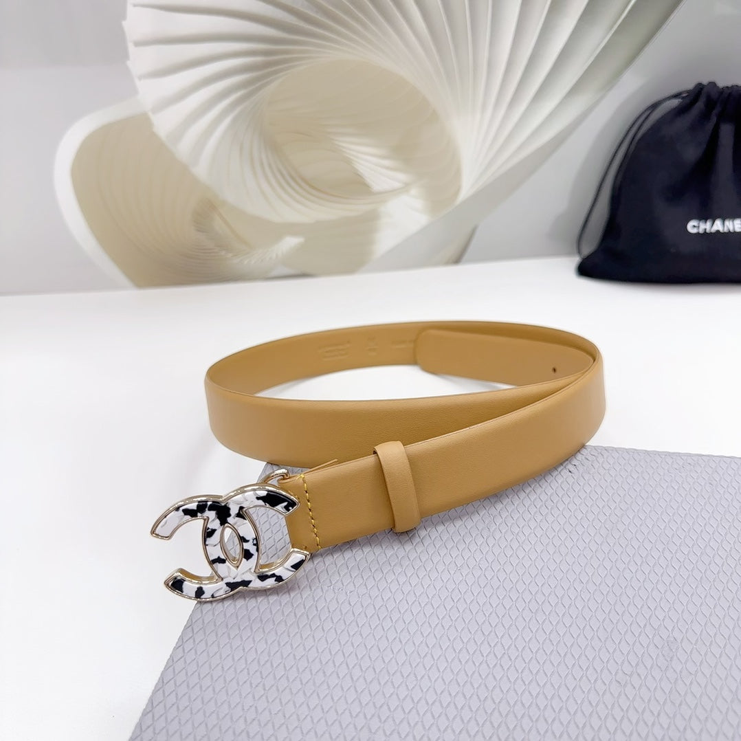 CC 30MM BELT IN GOLDENROD BROWN SHINNY CALFSKIN WHITE LOGO