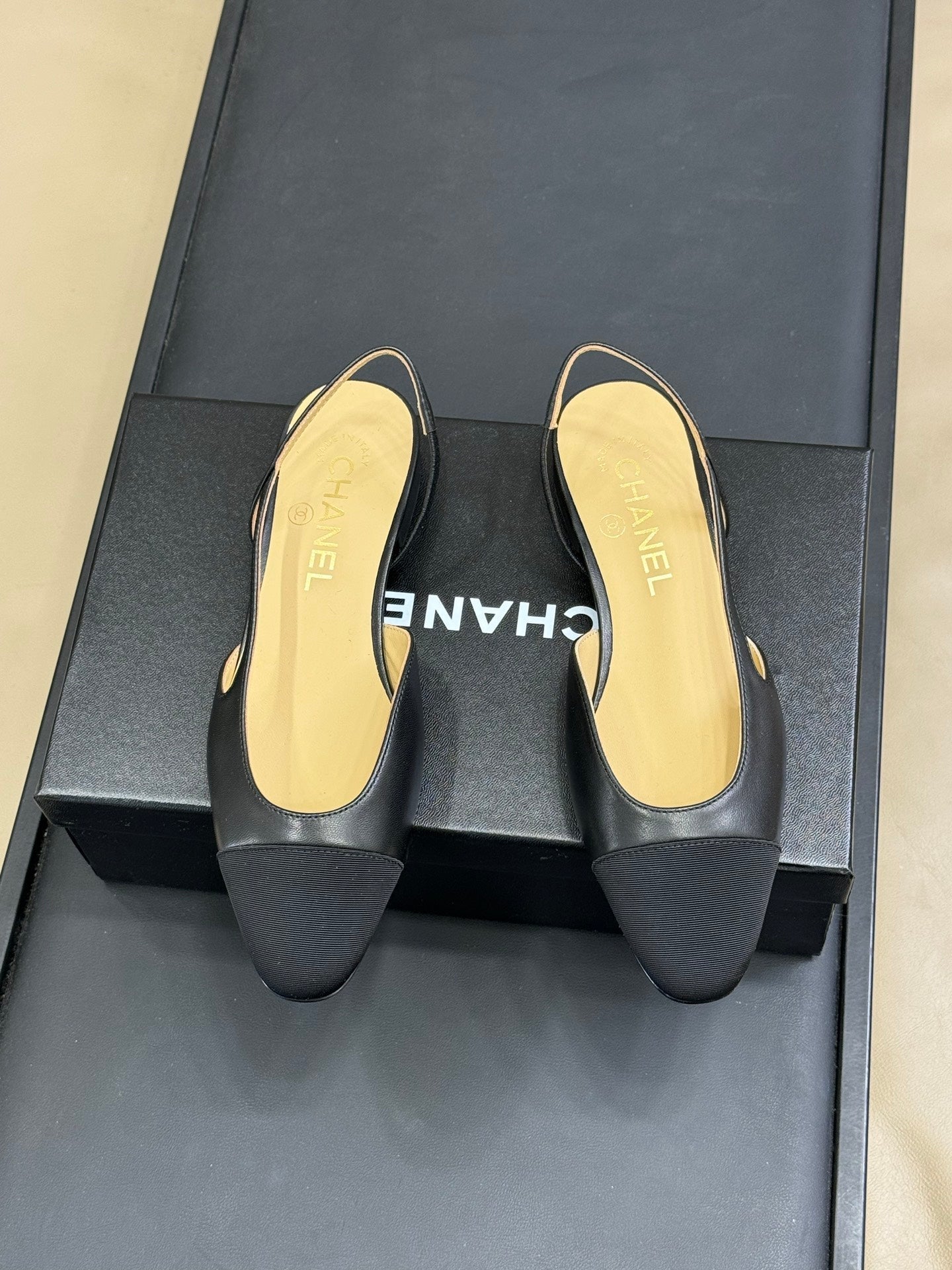 CC CLASSIC SLINGBACK BLACK BEIGE GOATSKIN BLACK GROSGRAIN