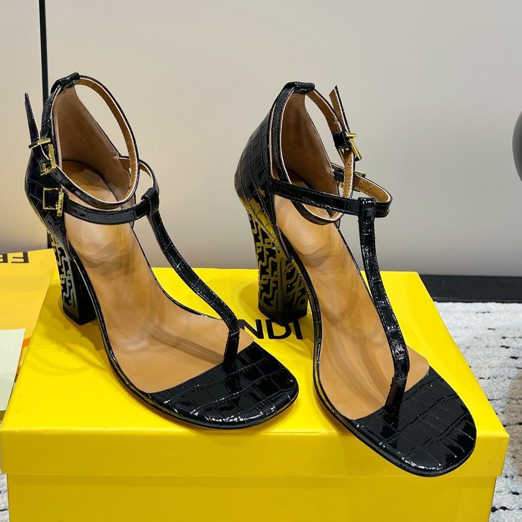 FENDI HIGH-HEELED 10 CM IN BLACK GLOSSY LAMBSKIN WITH GOLD HARDWARE