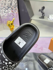 LV 26S SLIDE SANDALS IN BLACK WHITE CALFSKIN AND CANVAS