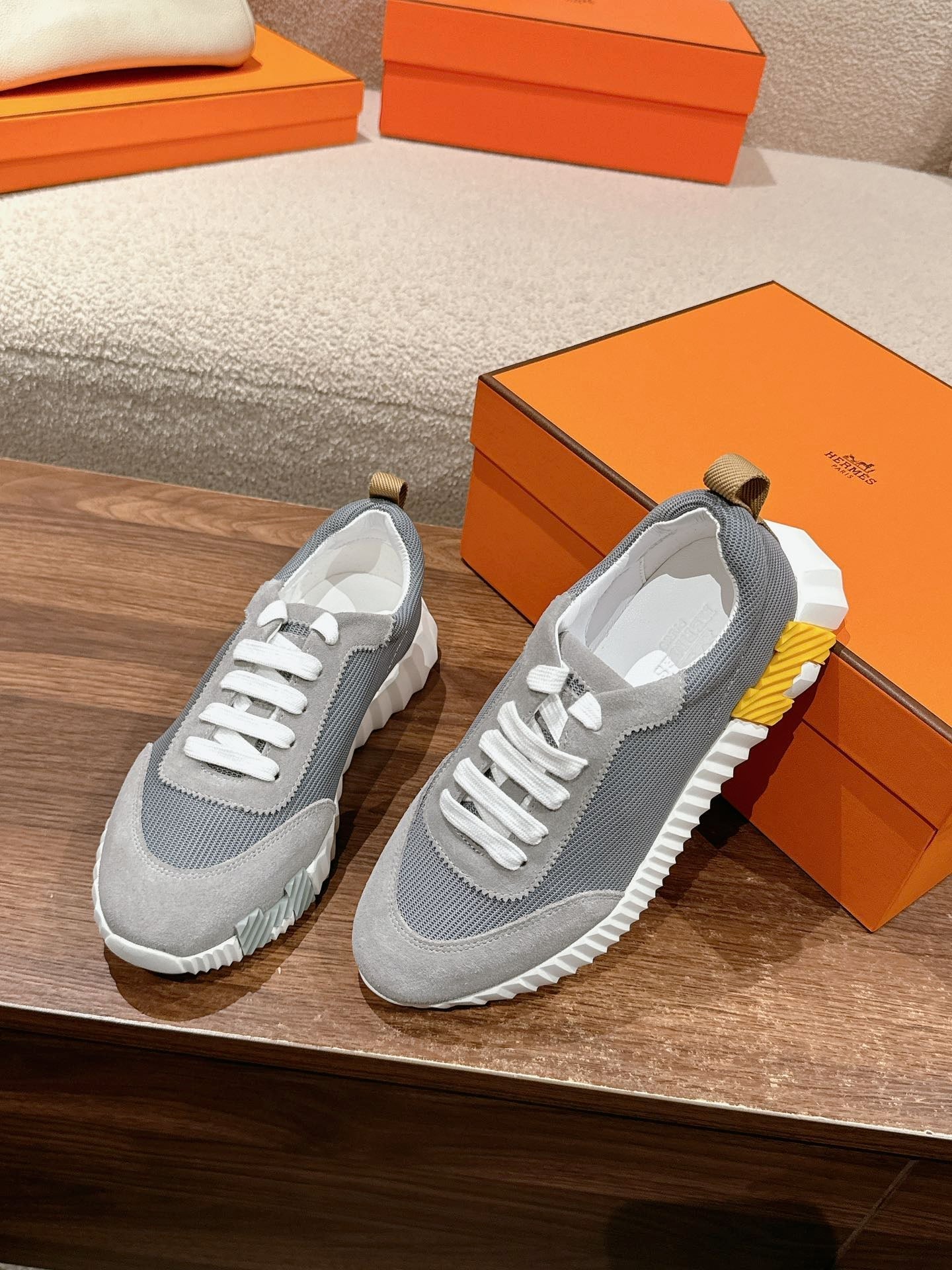 MAINLAND SNEAKER IN ASH GRAY SUEDE AND SHARK GRAY BREATHABLE MESH FABRIC 959350