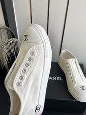 CHANEL 26S LOW TOP SNEAKERS IN WHITE CANVAS