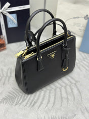 PRADA 25S GALLERIA LARGE BAG 28 IN BLACK CALFSKIN GOLD HARDWRE