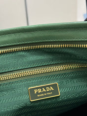 PRADA 25S BONNIE LARGE HANDBAG 38 IN GREEN GLOSSY CALFSKIN GOLD HARDWARE