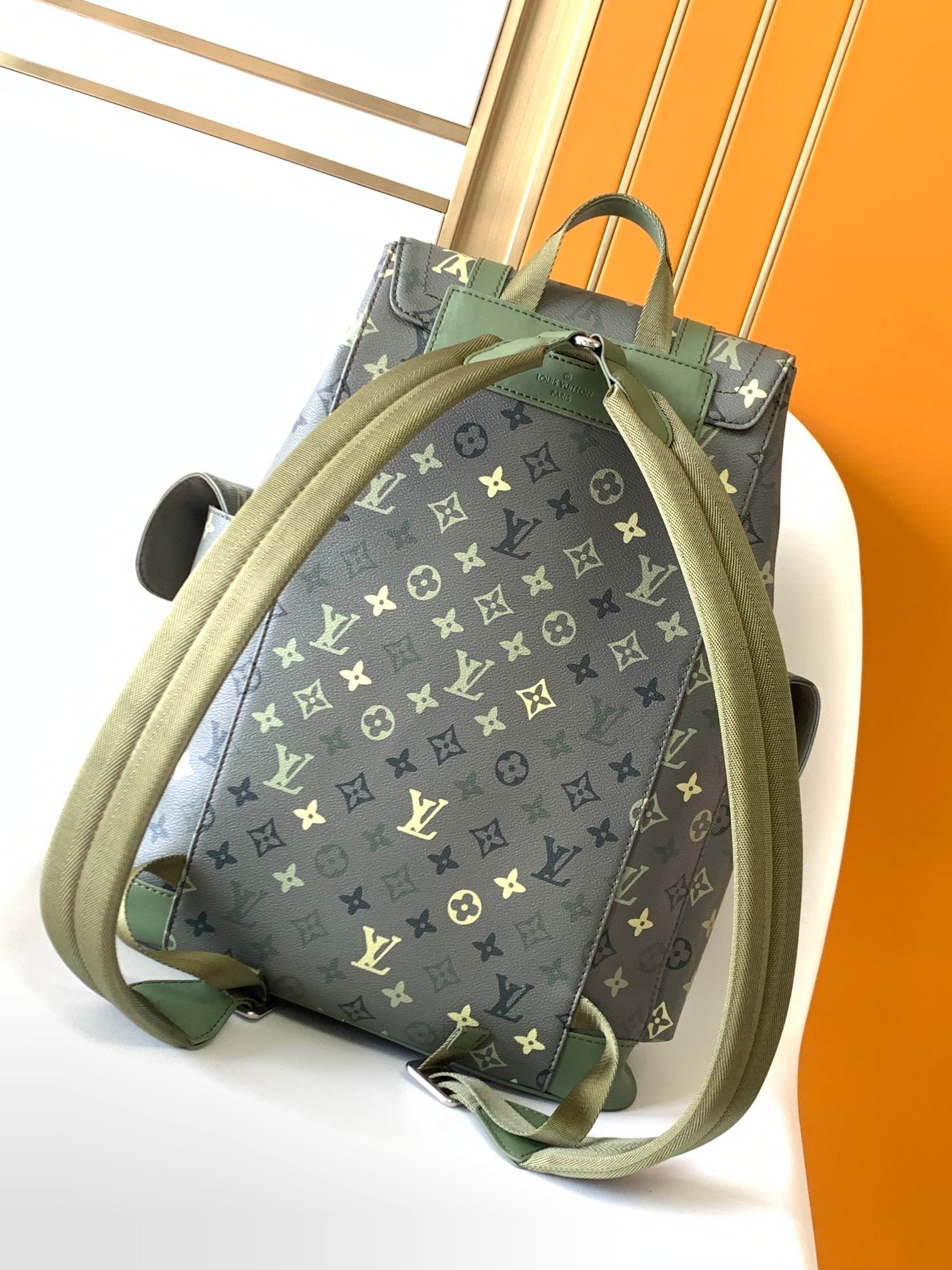 LV 25S CHRISTOPHER BACKPACK 48 IN ARMY GREEN CALFSKIN SILVER HARDWARE