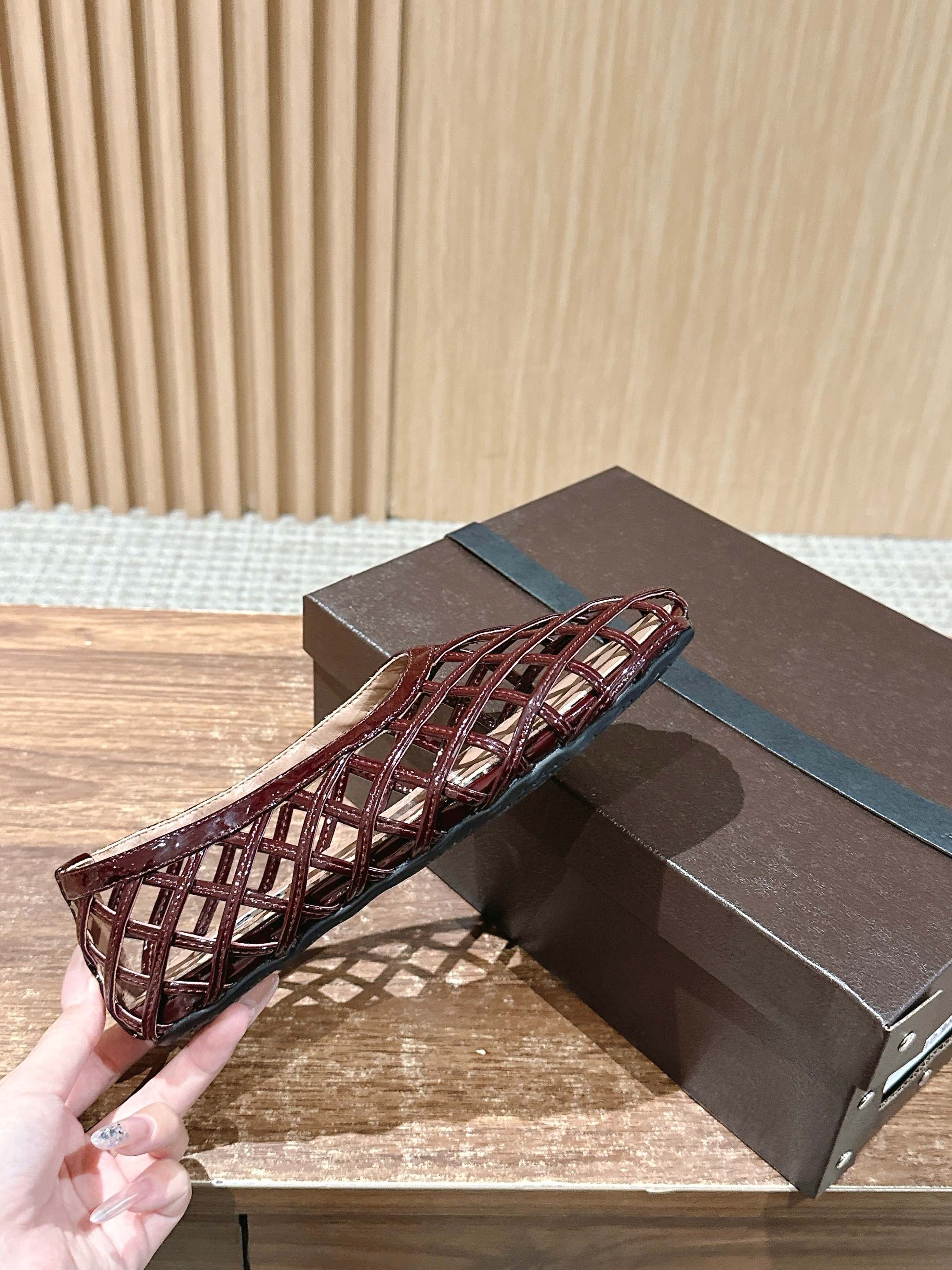 ALAIA MESH BALLET FLATS 25S IN DARK RED LAMBSKIN