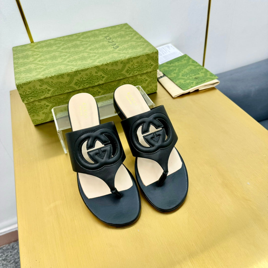 BLONDIE THONG SANDAL IN BLACK LAMBSKIN