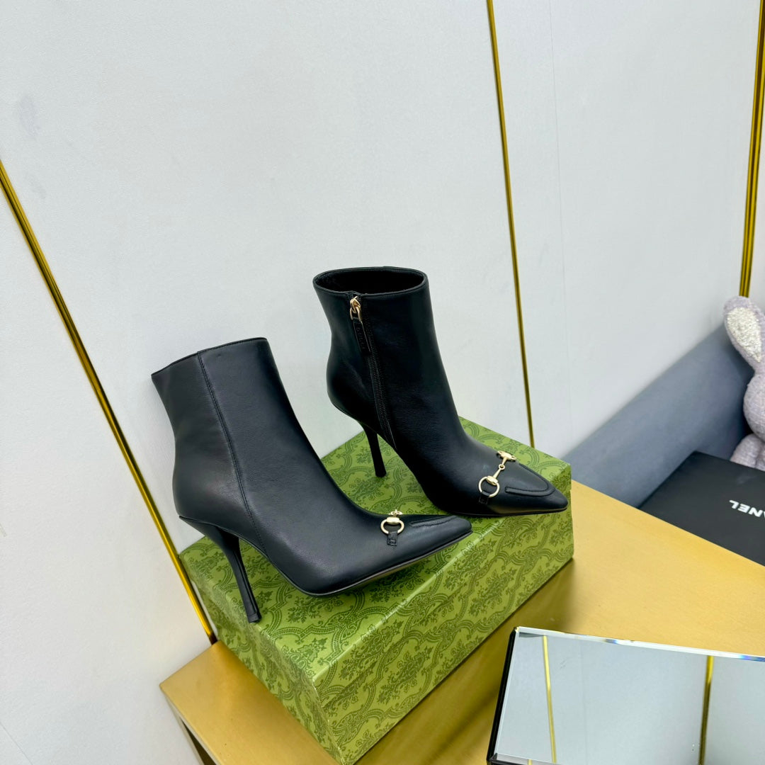 GG HORSEBIT ANKLE BOOT IN BLACK SHEEPSKIN