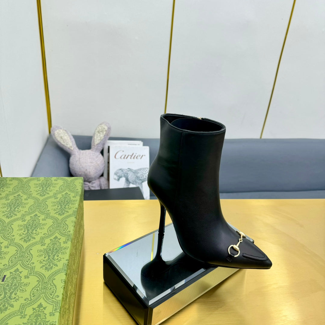 GG HORSEBIT ANKLE BOOT IN BLACK SHEEPSKIN