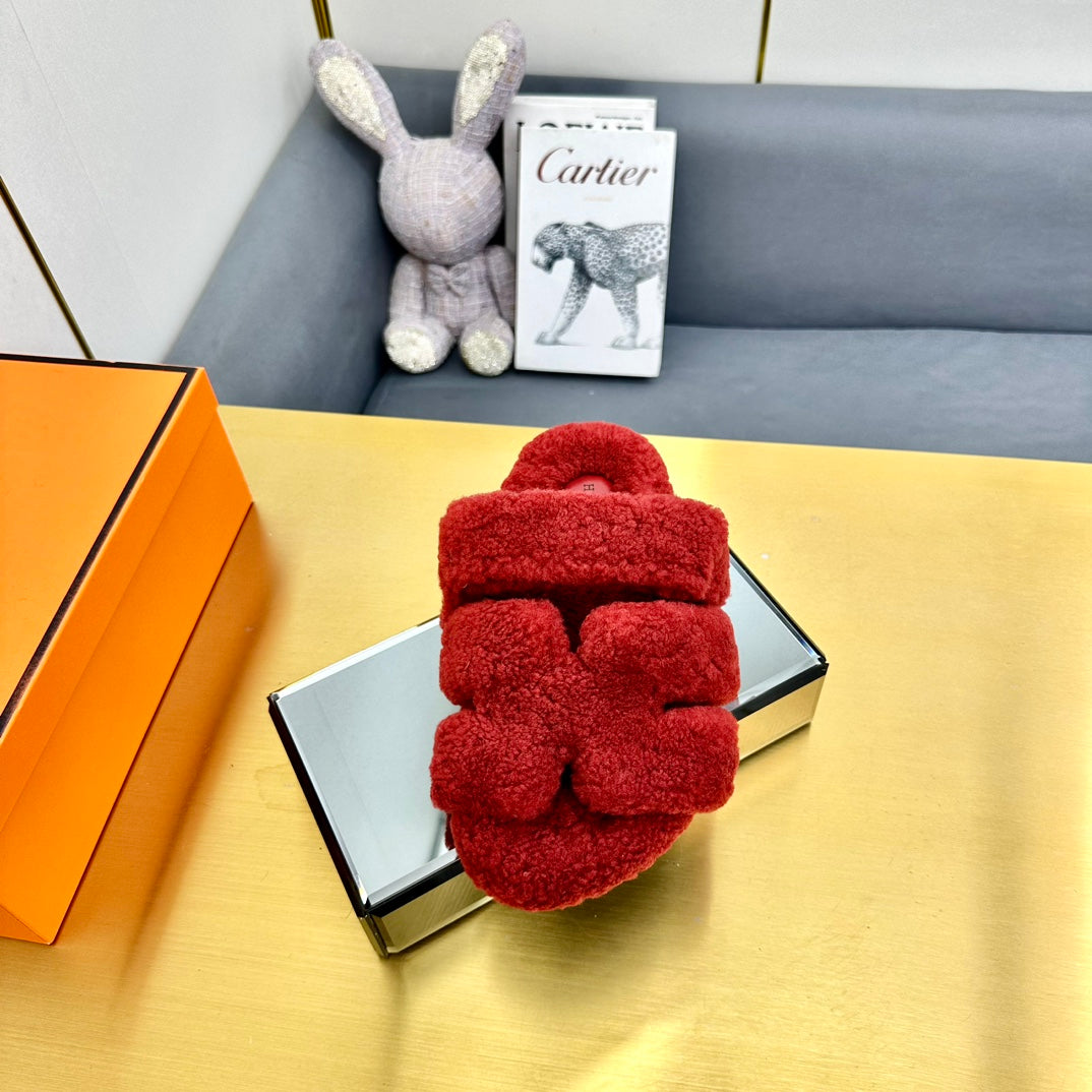 CHYPRE SANDAL IN SCARLET RED SHEARLING