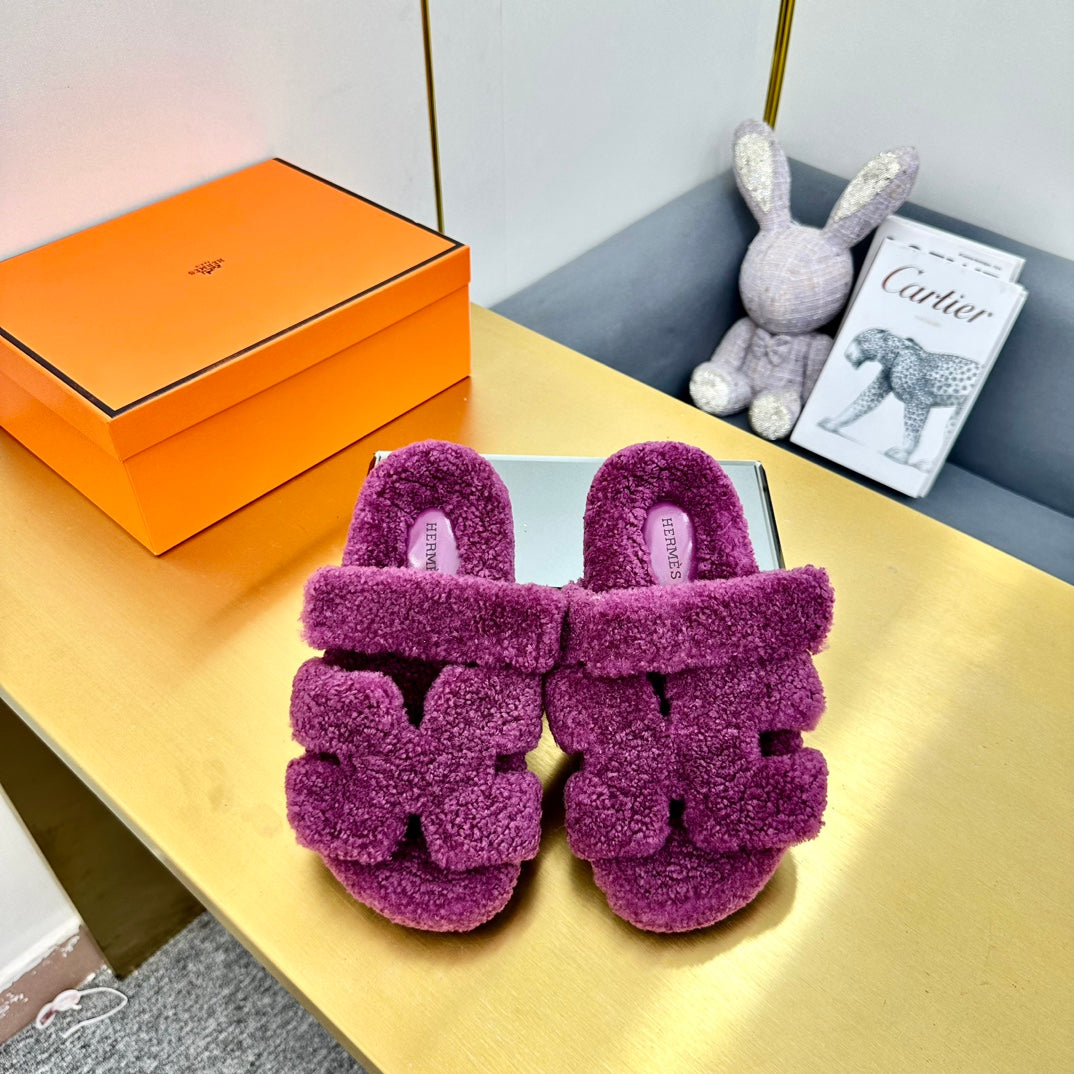 CHYPRE SANDAL IN ORCHID PURPLE SHEARLING