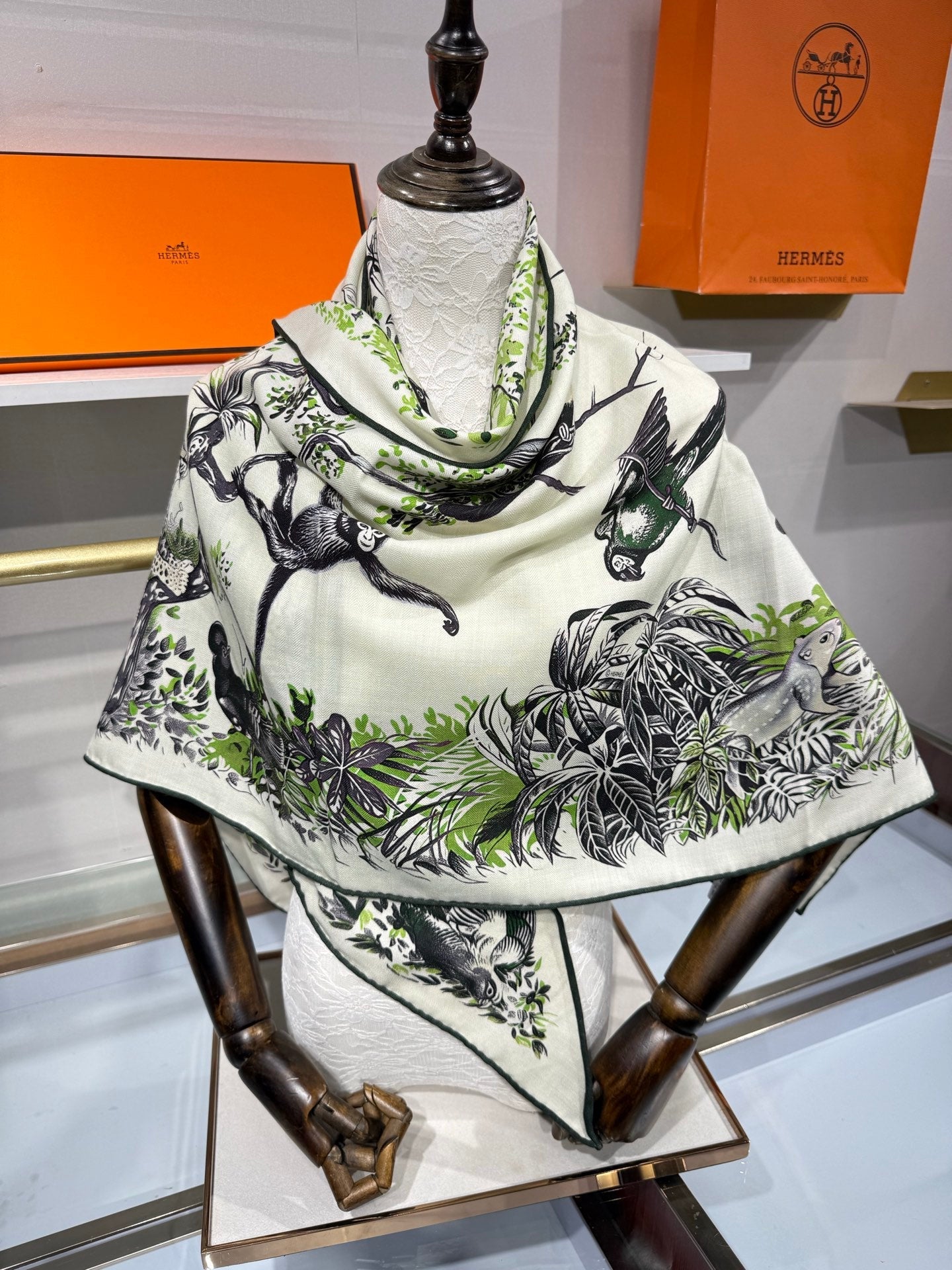 HERMES 26S SCARF 135 IN SILK AND CASHMERE 492355