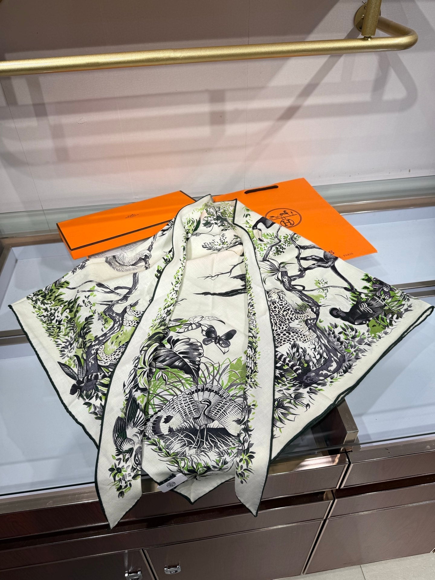 HERMES 26S SCARF 135 IN SILK AND CASHMERE 492355