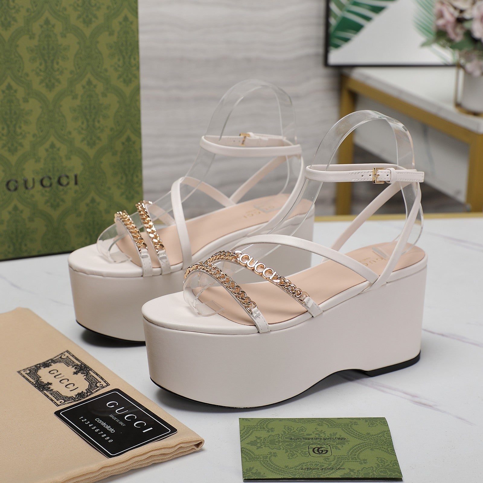 WEDGE PLATFORM IN WHITE SHEEPSKIN