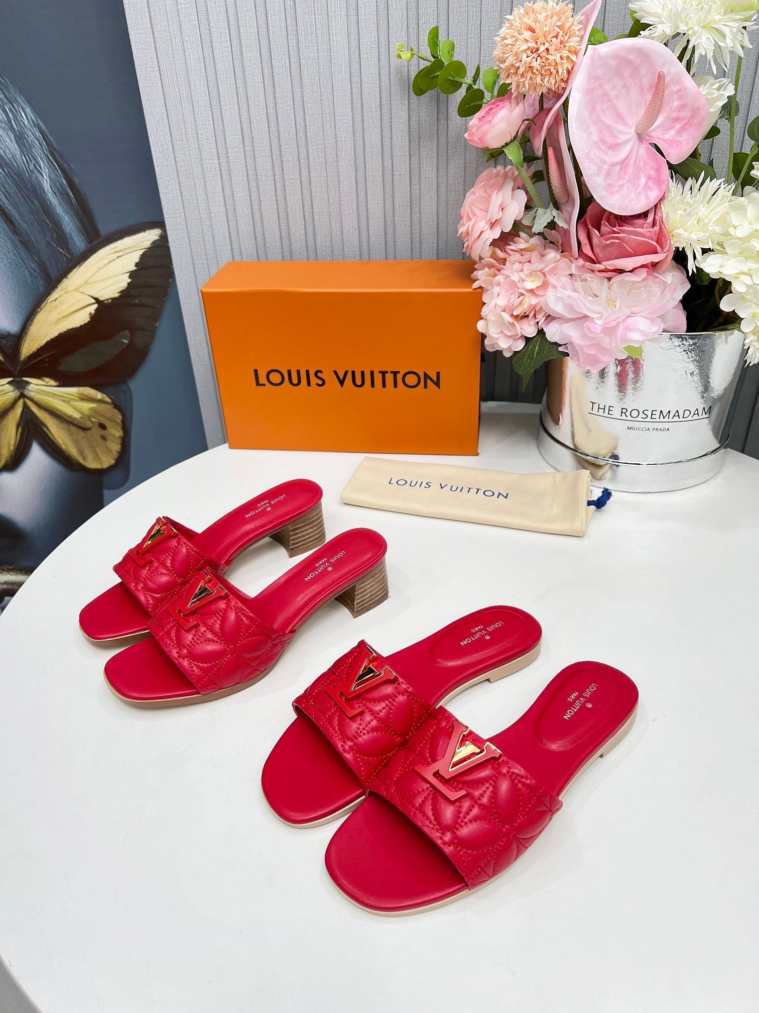 LV 26S MARE FLAT MULES IN RED CALFSKIN