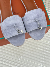 FLAT SANDALS IN GREY SUEDE AND LAMBSKIN