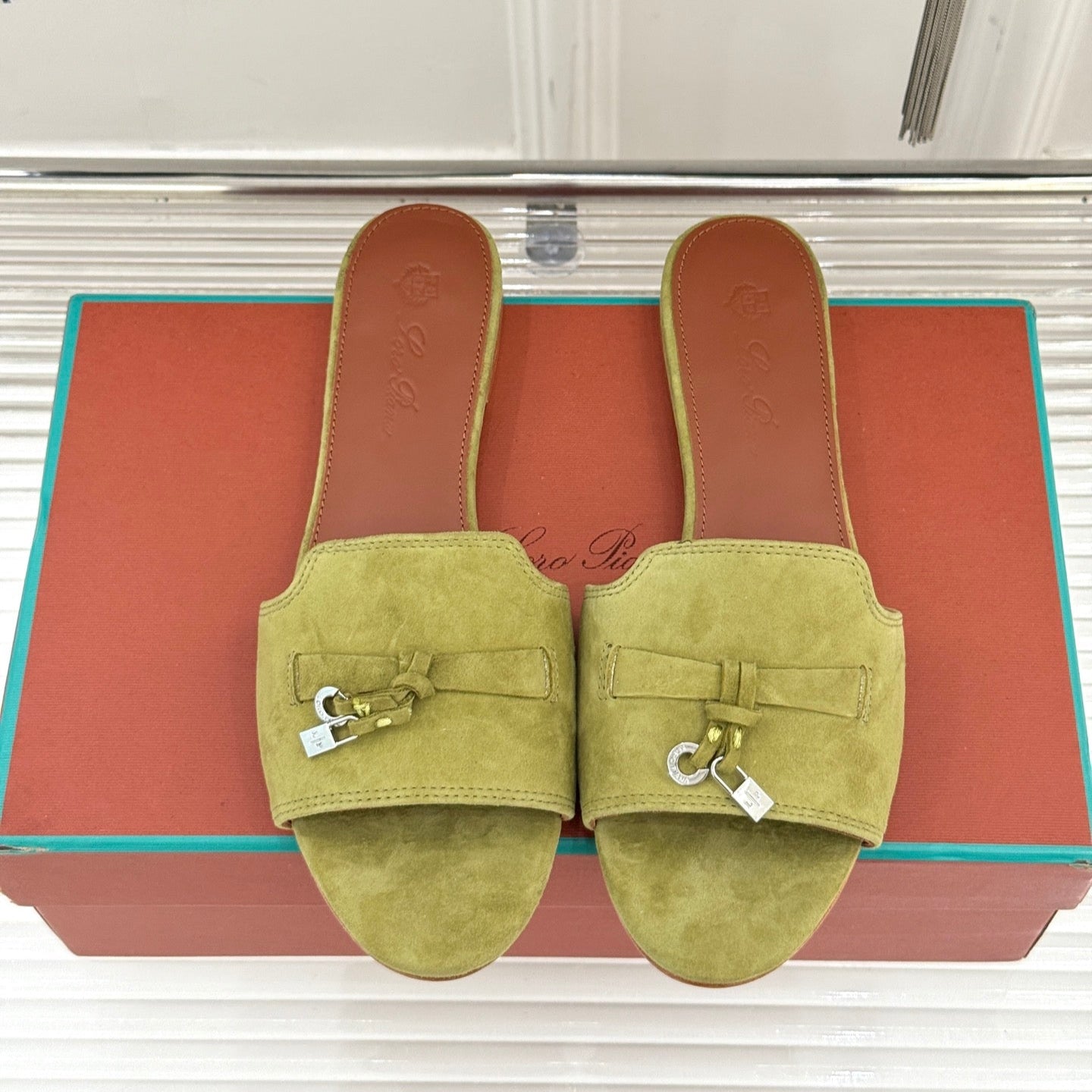 FLAT SANDALS IN MOSS YELLOW SUEDE AND LAMBSKIN