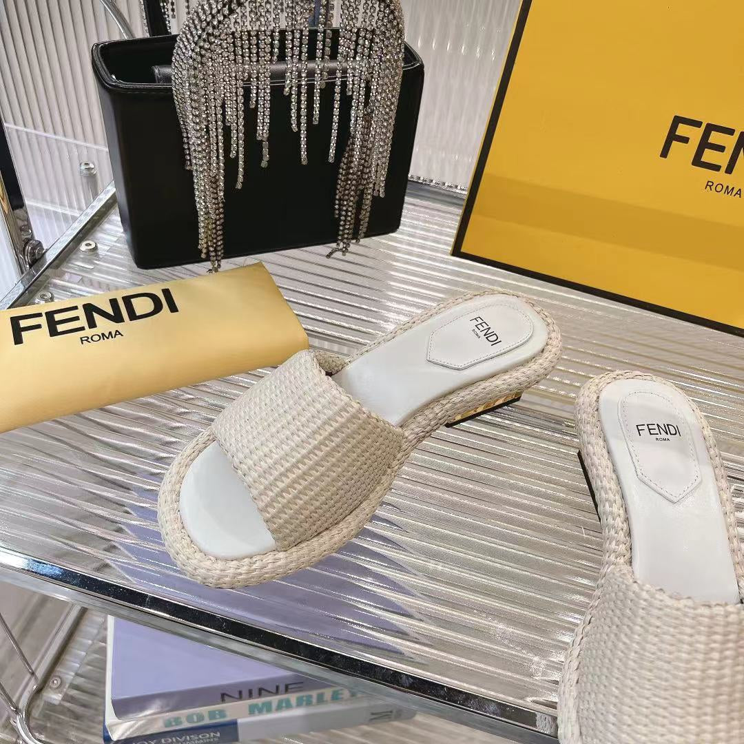 FENDI BAGUETTE SLIDES WOMEN IN BEIGE RAFFIA