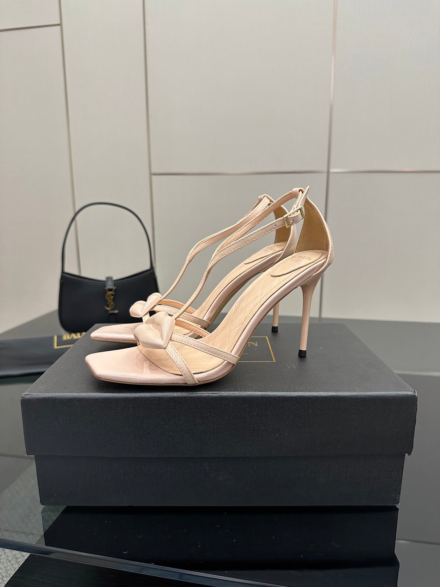 BALMAIN 25S LIPS SANDALS 10 IN BLUSH BEIGE CALFSKIN