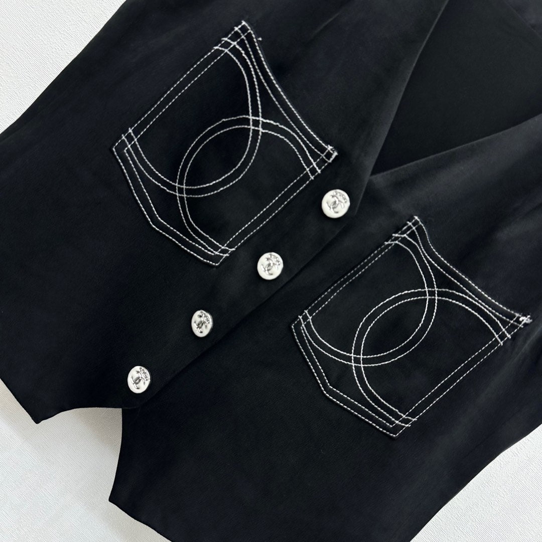 CHANEL SLEEVELESS BUTTONED BLAZER 274755
