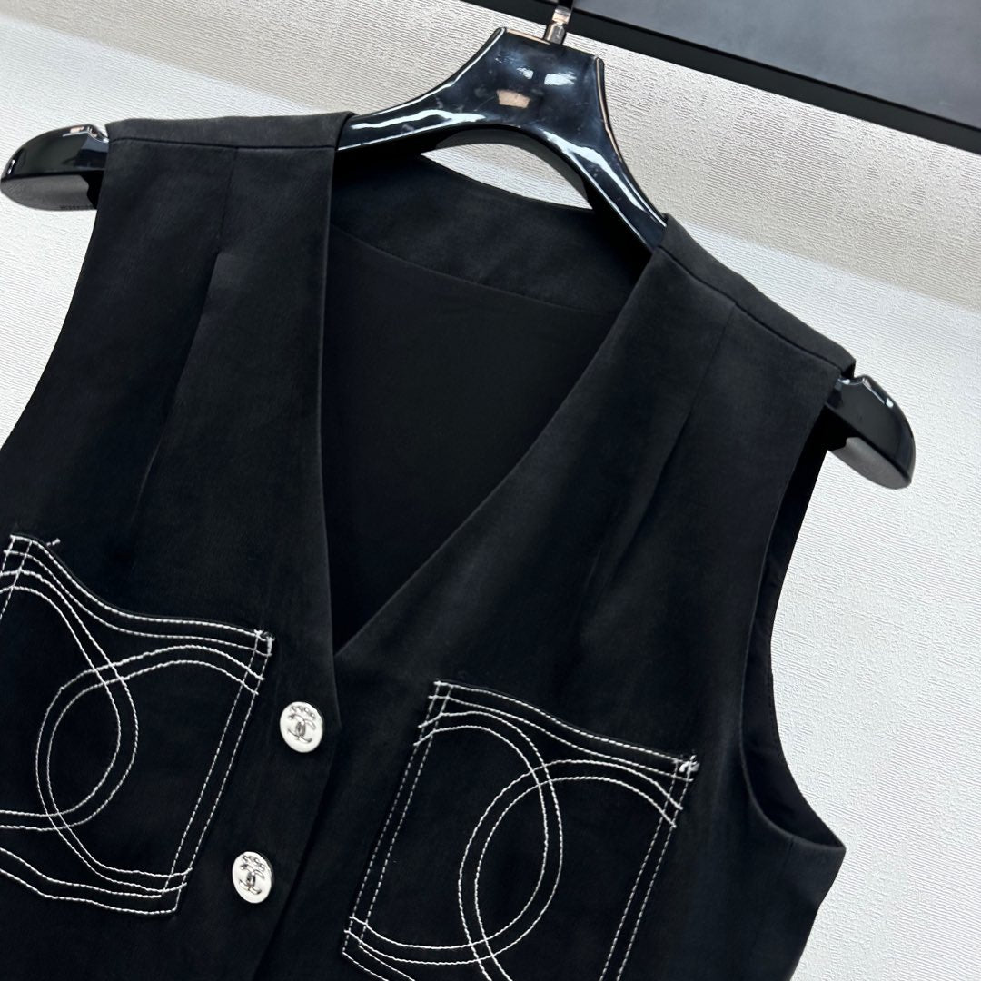 CHANEL SLEEVELESS BUTTONED BLAZER 274755