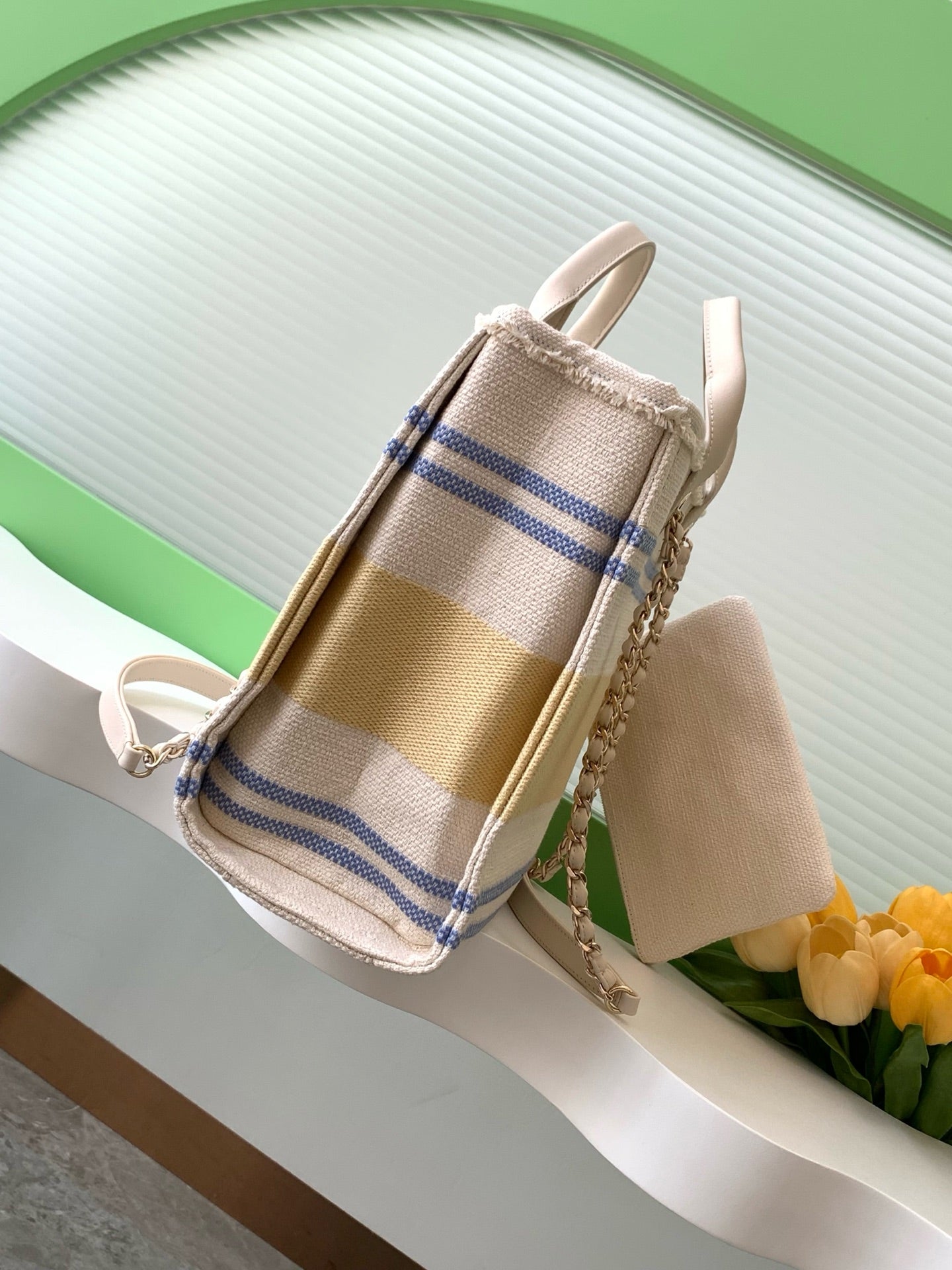SHOPPING BAG 34 IN WHITE BLUE AND YELLOW CANVAS