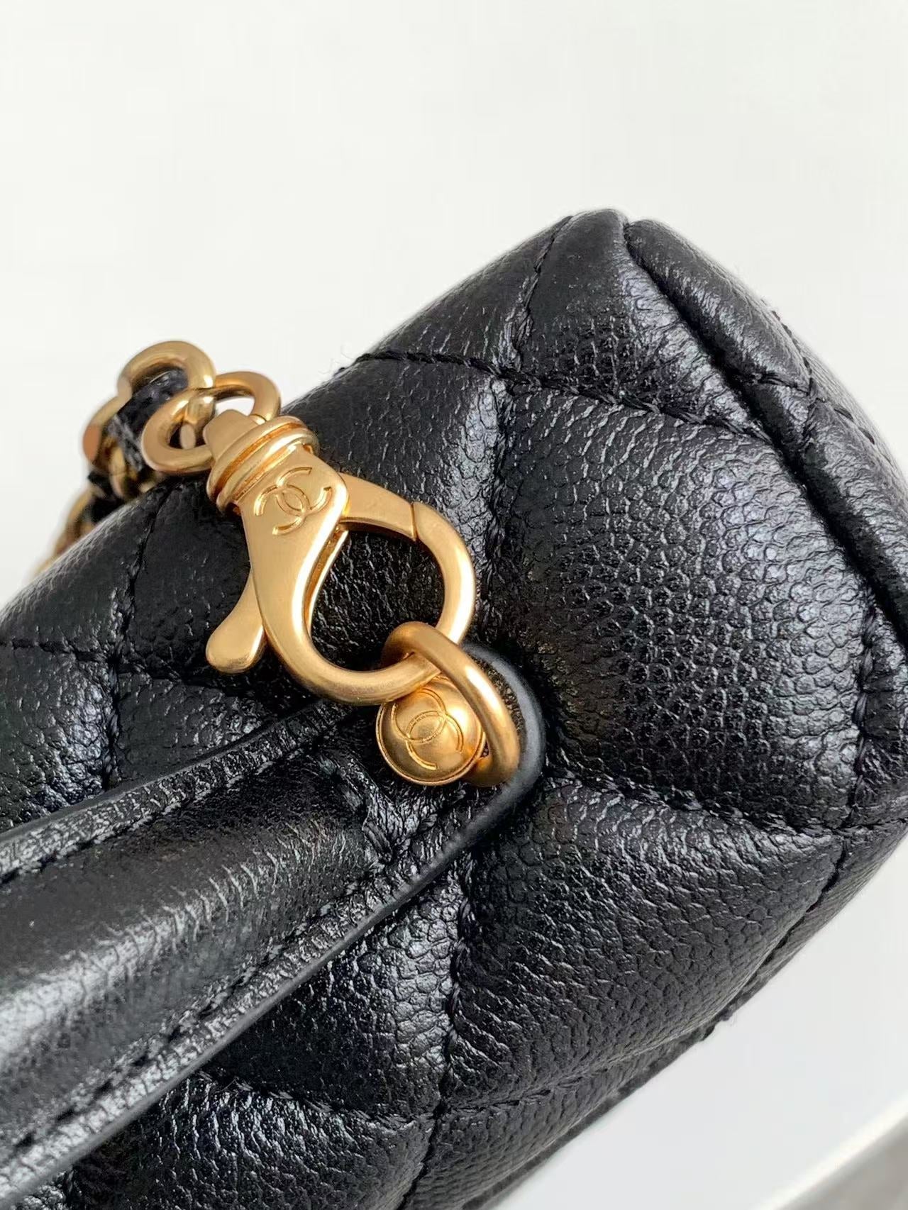 VANITY CASE 19 IN BLACK GRAINED CALFSKIN GOLD HARDWARE