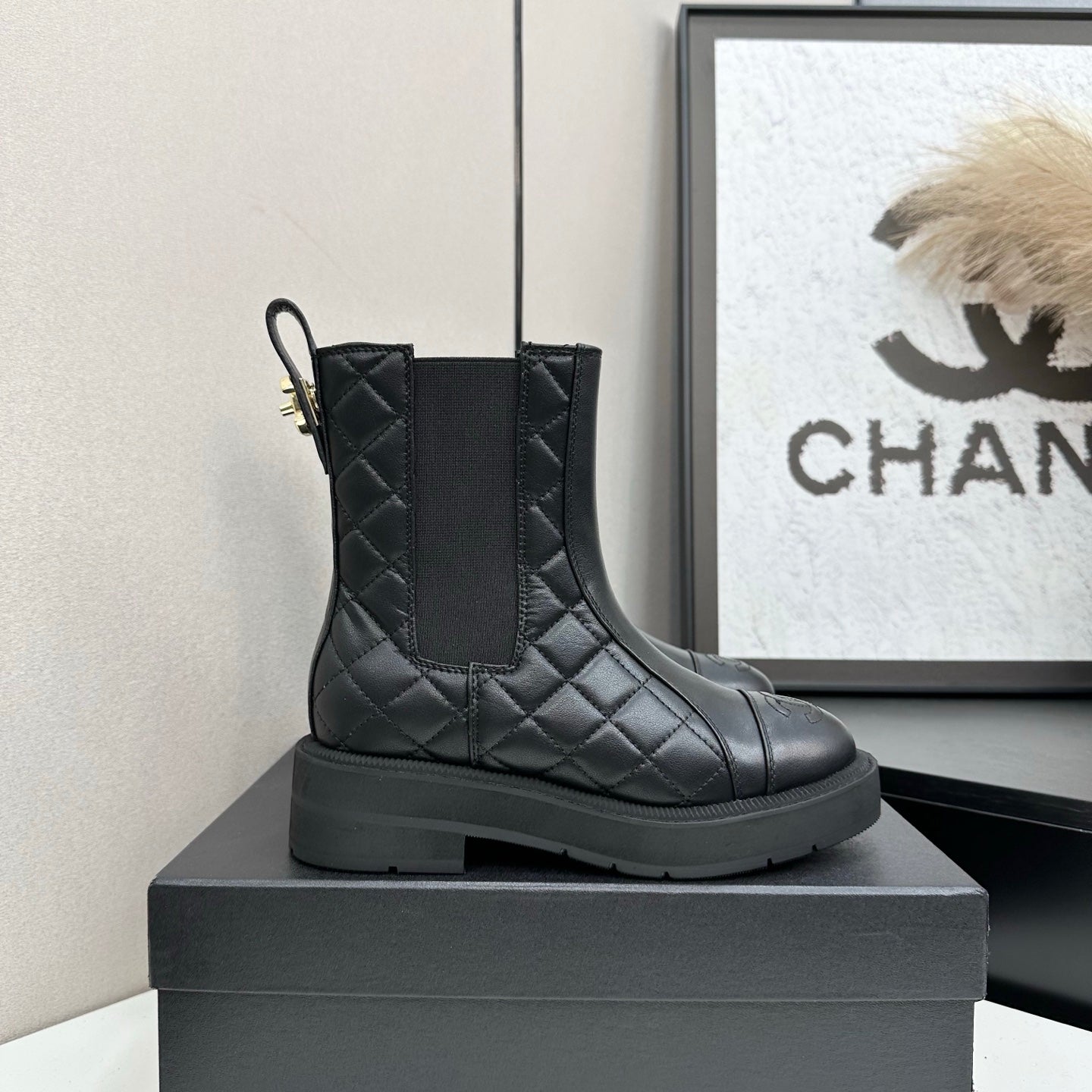 CHANEL 25S ELASTIC CHELSEA BOOTS IN BLACK CALFSKIN