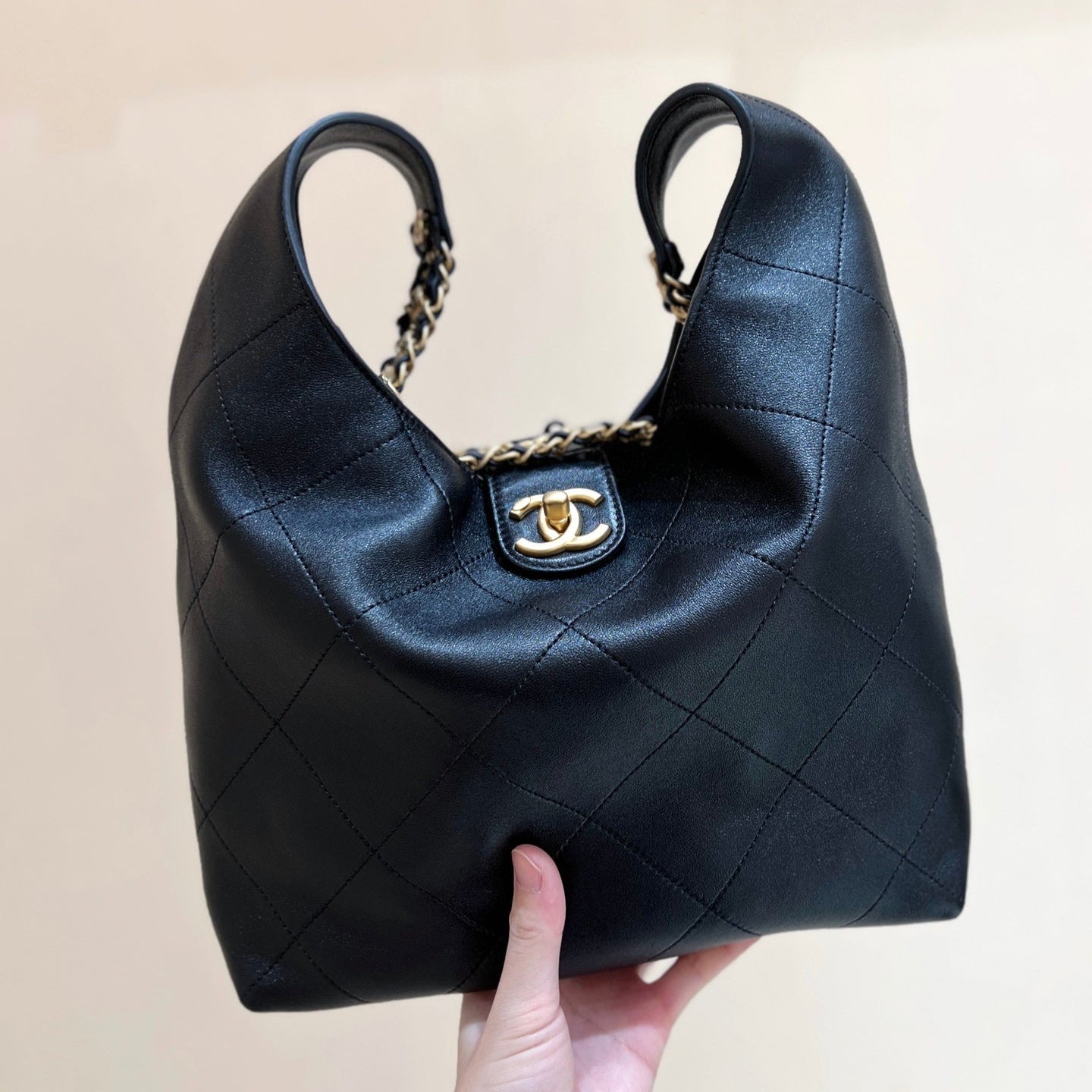 QUILTED SMALL HOBO BAG 27 IN BLACK LAMBSKIN GOLD HARDWARE