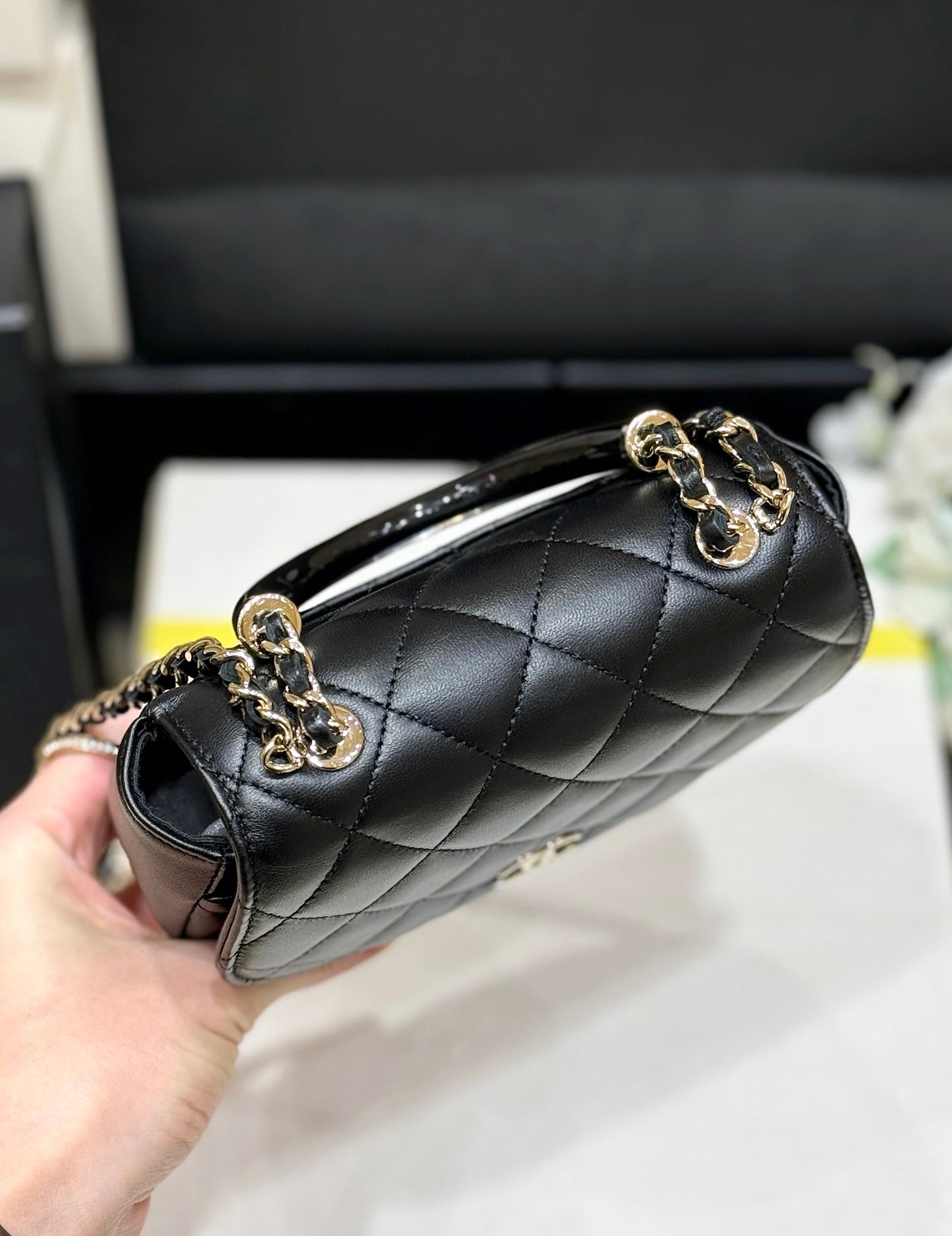 QUILTED TOP HANDLE BAG 16 IN BLACK LAMBSKIN GOLD HARDWARE