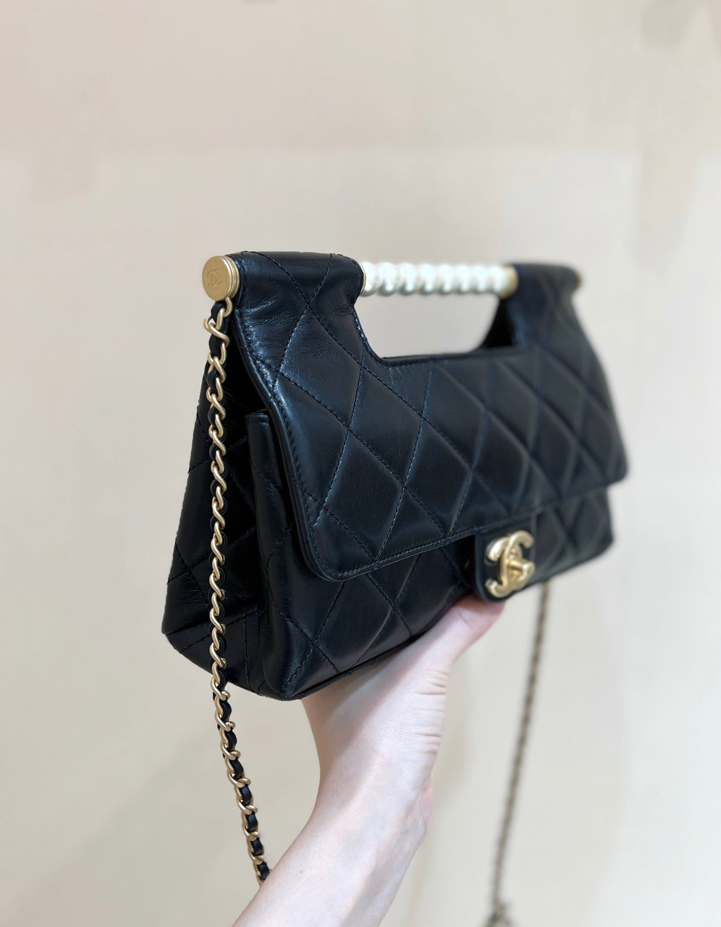 PEARL TOP HANDLE BAG 25 IN BLACK LAMBSKIN GOLD HARDWARE