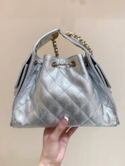 CC 25 HANDBAG IN SILVER-TONE 30 GRAINED CALFSKIN GOLD HARDWARE