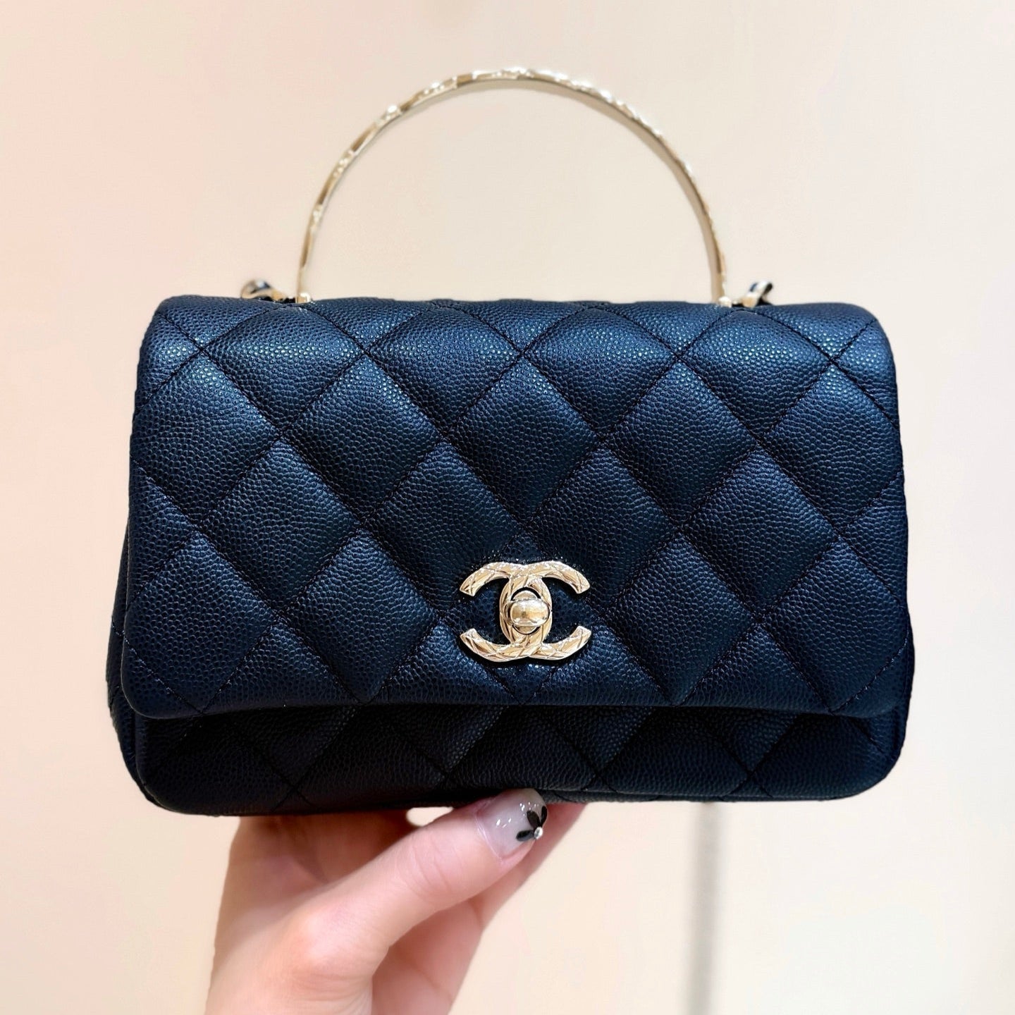 CHANEL 25S COCO CRUSH HANDLE 18 IN BLACK CALFSKIN GOLD HARDWARE