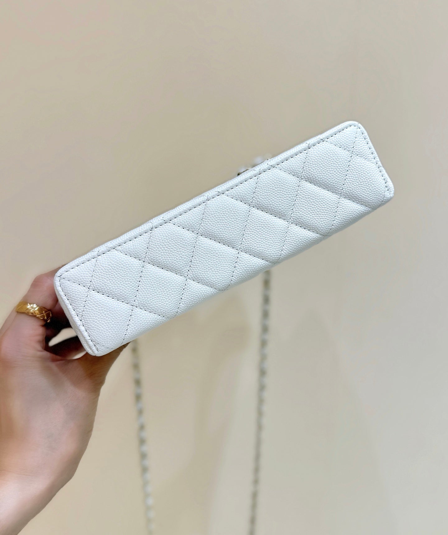 STRASS VANITY QUILTED CASE 19 IN WHITE CALFSKIN WITH GOLD METALLIC