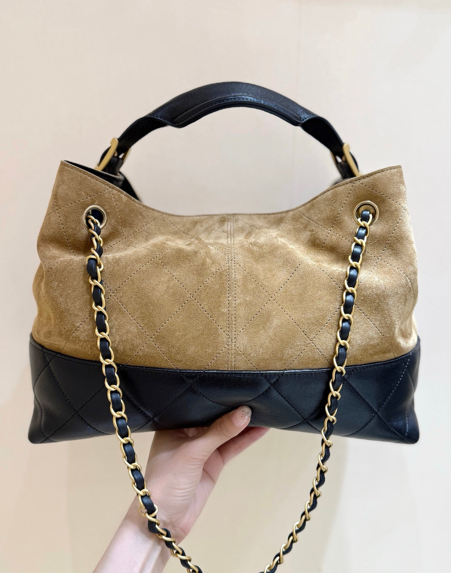 CHANEL 25S LARGE HOBO BAG 36 IN SUEDE COMBINED WITH LAMBSKIN GOLD HARDWARE